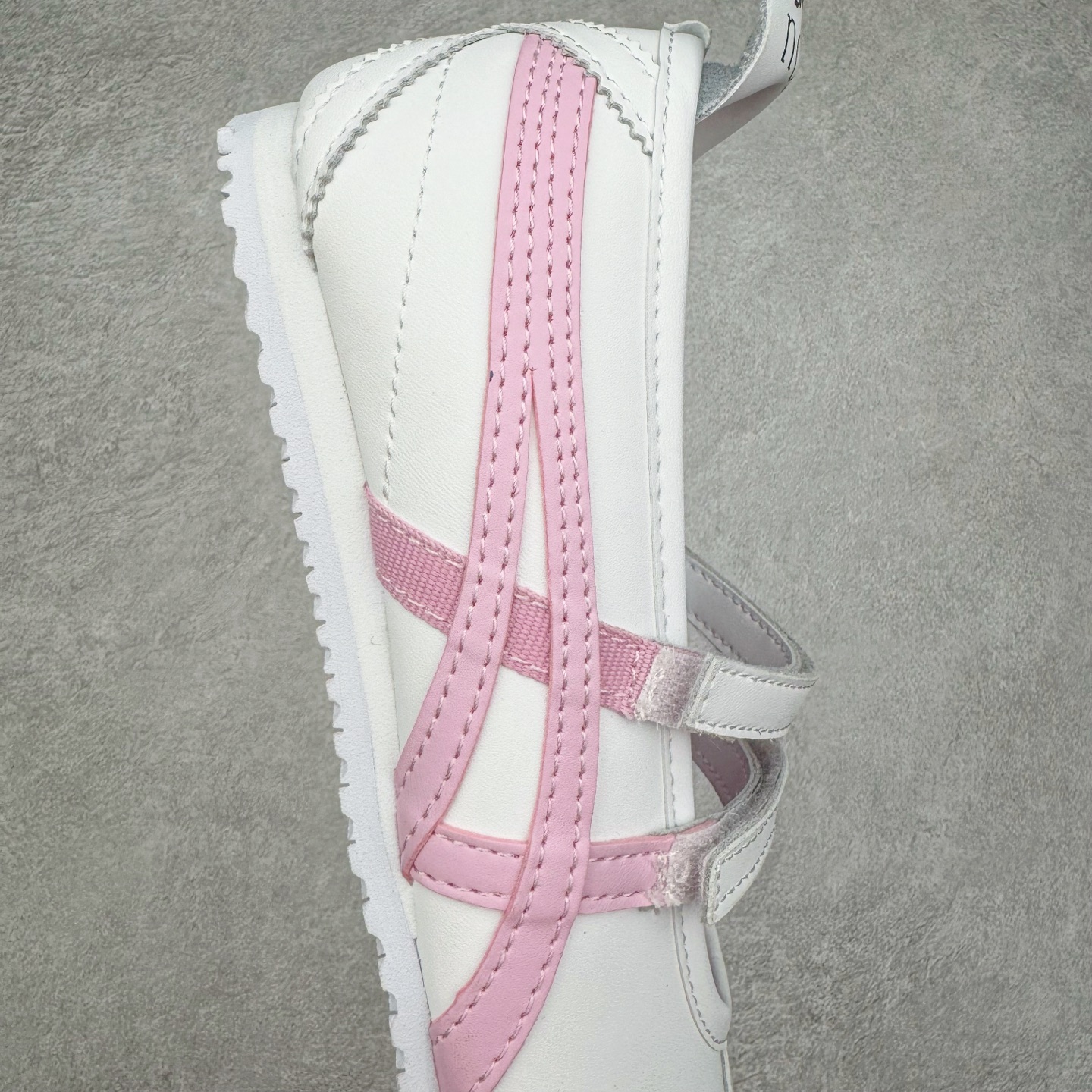 图片[6]-Patou x Onitsuka Tiger 鬼冢虎 MEXICO 66 BALLERINA WHITE/COTTON CANDY 舒适百搭 平跟 玛丽珍鞋 女款 白粉色 实拍调校N版已经零色差零失真 百分百还原实物色彩所见即所得 不存在货不对板色差等低级问题 选购参考实物拍摄 不混卖不参货 只用心做好货严格选品 承诺混一赔十 尺码：36 36.5 37.5 38 38.5 39 40 40.5 41 42 42.5 43 44 44.5 45-选品中心