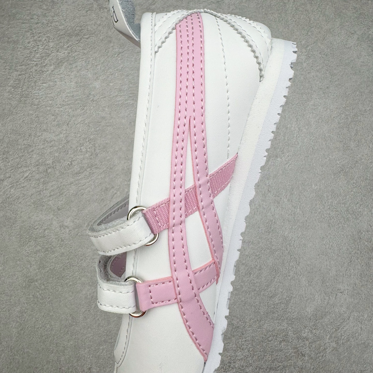 图片[7]-Patou x Onitsuka Tiger 鬼冢虎 MEXICO 66 BALLERINA WHITE/COTTON CANDY 舒适百搭 平跟 玛丽珍鞋 女款 白粉色 实拍调校N版已经零色差零失真 百分百还原实物色彩所见即所得 不存在货不对板色差等低级问题 选购参考实物拍摄 不混卖不参货 只用心做好货严格选品 承诺混一赔十 尺码：36 36.5 37.5 38 38.5 39 40 40.5 41 42 42.5 43 44 44.5 45-选品中心