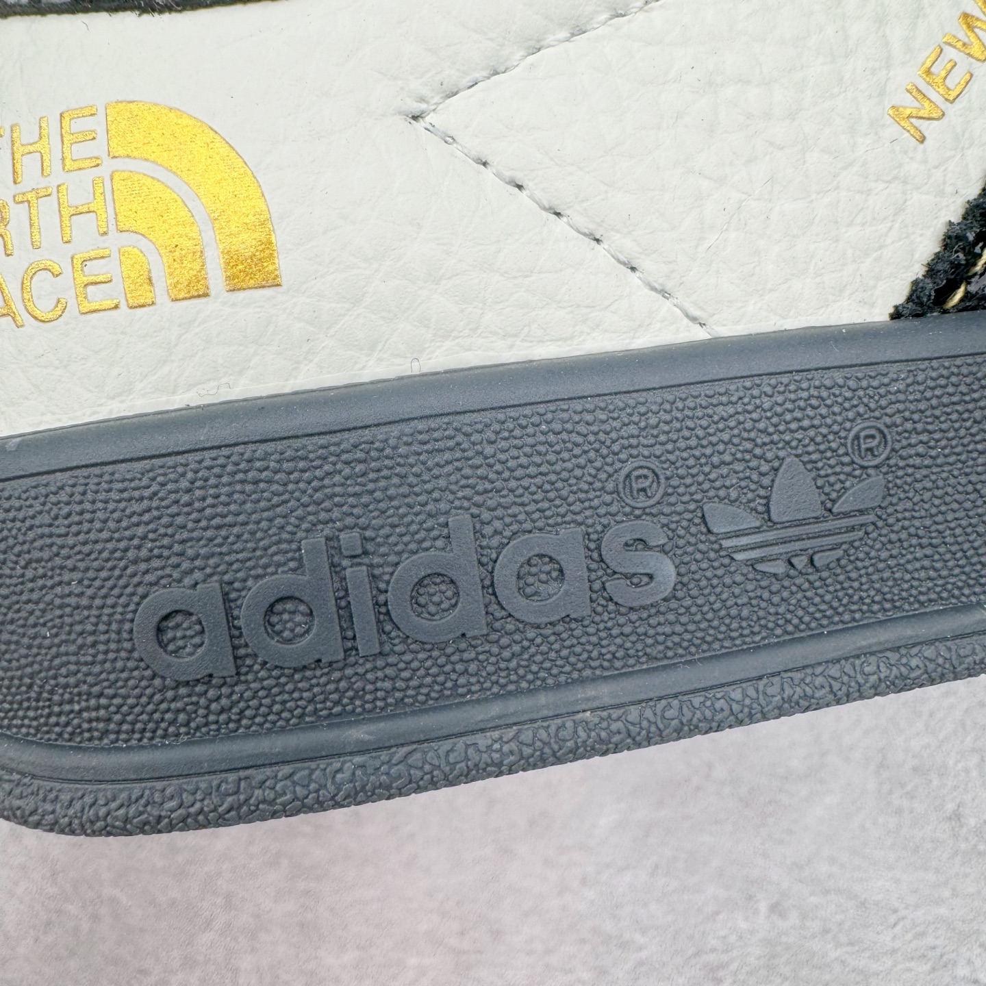 图片[15]-AD Gazelle Indoor Trainers 羚羊内训系列低帮复古百搭休闲运动德训风板鞋 CH6336 90年代经典的复刻版！自60年代以足球训练鞋面世以来,Gazelle就以其经典设计席卷全球。1991年版本的复刻,再造经典Gazelle。采用皮革打造,搭配浊色细节,让这款经典更加简约。尺码：36 36⅔ 37⅓ 38 38⅔ 39⅓ 40 40⅔ 41⅓ 42 42⅔ 43⅓ 44 44⅔ 45-选品中心