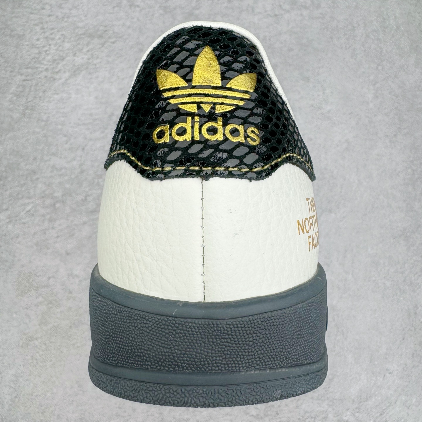 图片[8]-AD Gazelle Indoor Trainers 羚羊内训系列低帮复古百搭休闲运动德训风板鞋 CH6336 90年代经典的复刻版！自60年代以足球训练鞋面世以来,Gazelle就以其经典设计席卷全球。1991年版本的复刻,再造经典Gazelle。采用皮革打造,搭配浊色细节,让这款经典更加简约。尺码：36 36⅔ 37⅓ 38 38⅔ 39⅓ 40 40⅔ 41⅓ 42 42⅔ 43⅓ 44 44⅔ 45-选品中心