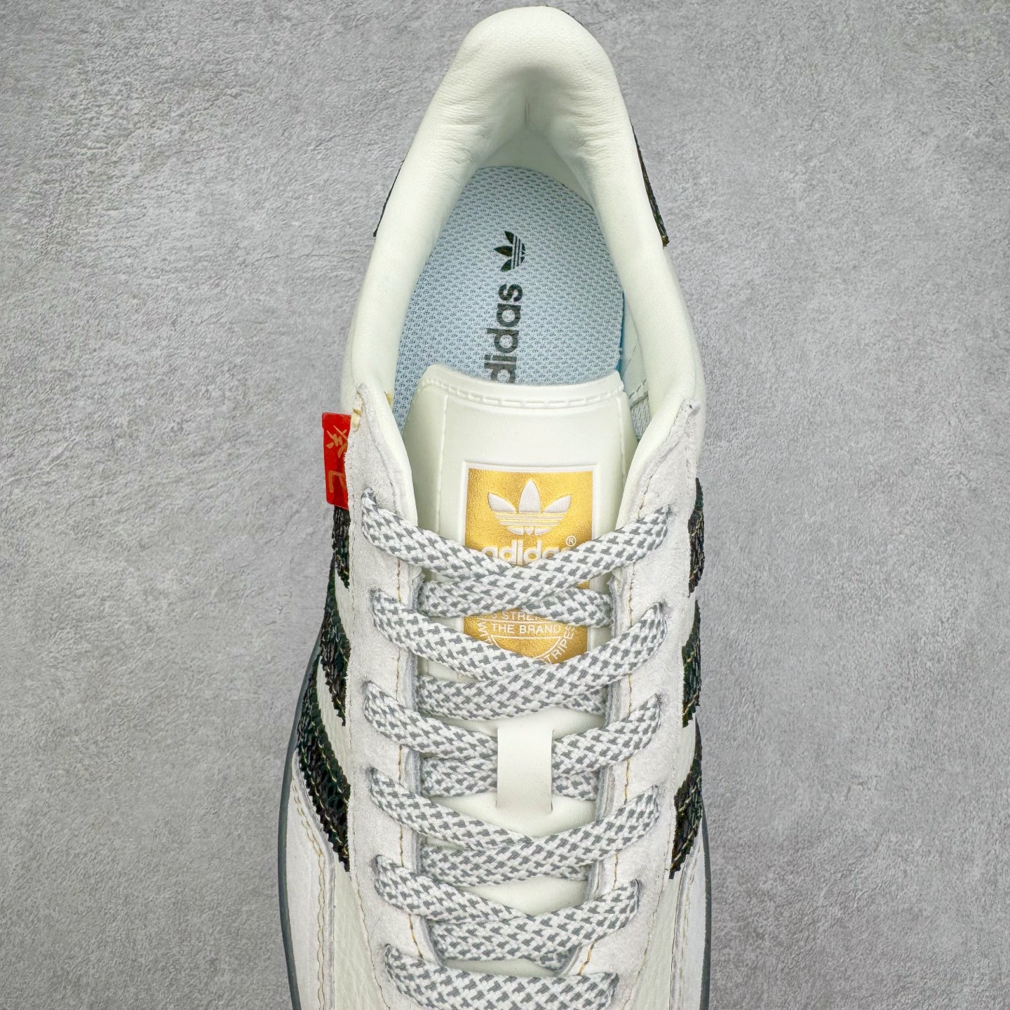 图片[5]-AD Gazelle Indoor Trainers 羚羊内训系列低帮复古百搭休闲运动德训风板鞋 CH6336 90年代经典的复刻版！自60年代以足球训练鞋面世以来,Gazelle就以其经典设计席卷全球。1991年版本的复刻,再造经典Gazelle。采用皮革打造,搭配浊色细节,让这款经典更加简约。尺码：36 36⅔ 37⅓ 38 38⅔ 39⅓ 40 40⅔ 41⅓ 42 42⅔ 43⅓ 44 44⅔ 45-选品中心