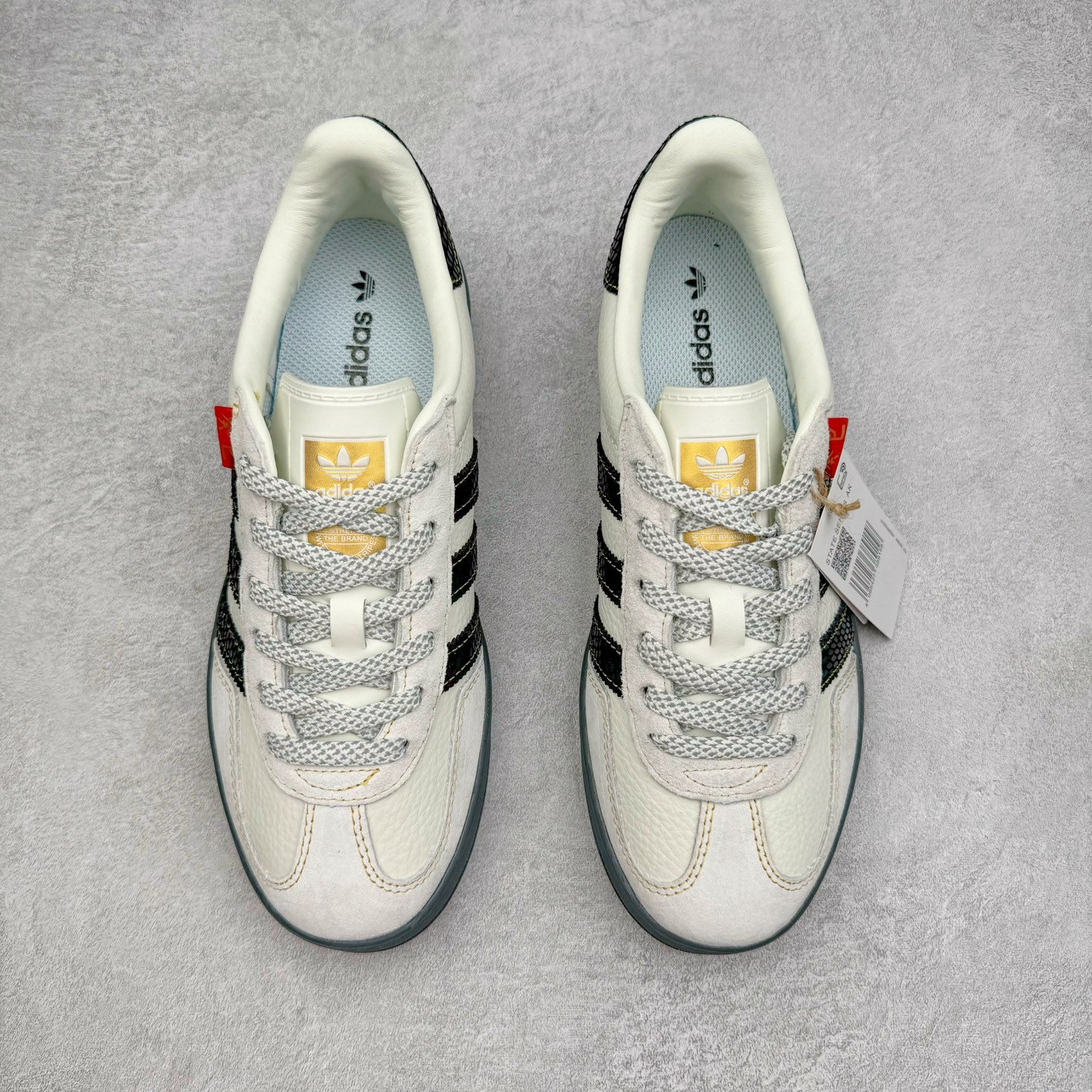 图片[2]-AD Gazelle Indoor Trainers 羚羊内训系列低帮复古百搭休闲运动德训风板鞋 CH6336 90年代经典的复刻版！自60年代以足球训练鞋面世以来,Gazelle就以其经典设计席卷全球。1991年版本的复刻,再造经典Gazelle。采用皮革打造,搭配浊色细节,让这款经典更加简约。尺码：36 36⅔ 37⅓ 38 38⅔ 39⅓ 40 40⅔ 41⅓ 42 42⅔ 43⅓ 44 44⅔ 45-选品中心