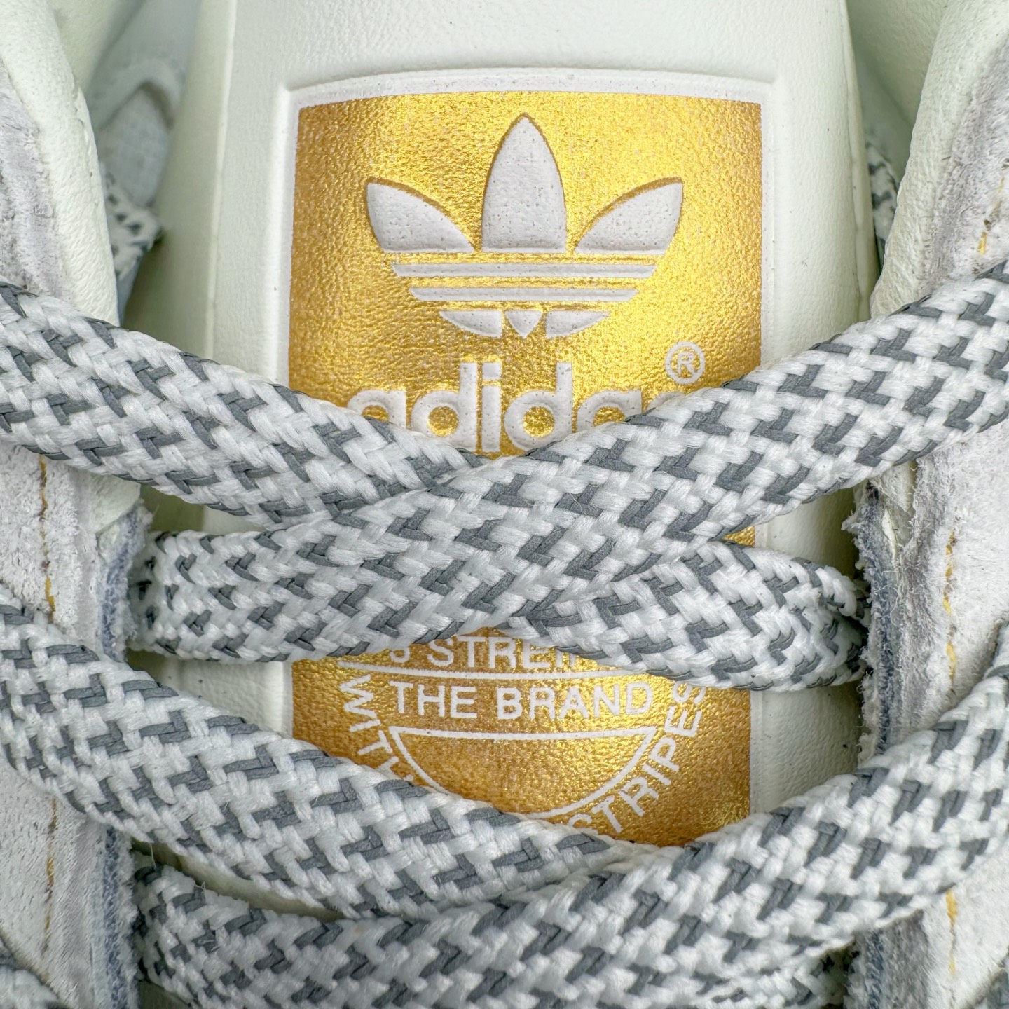 图片[11]-AD Gazelle Indoor Trainers 羚羊内训系列低帮复古百搭休闲运动德训风板鞋 CH6336 90年代经典的复刻版！自60年代以足球训练鞋面世以来,Gazelle就以其经典设计席卷全球。1991年版本的复刻,再造经典Gazelle。采用皮革打造,搭配浊色细节,让这款经典更加简约。尺码：36 36⅔ 37⅓ 38 38⅔ 39⅓ 40 40⅔ 41⅓ 42 42⅔ 43⅓ 44 44⅔ 45-选品中心