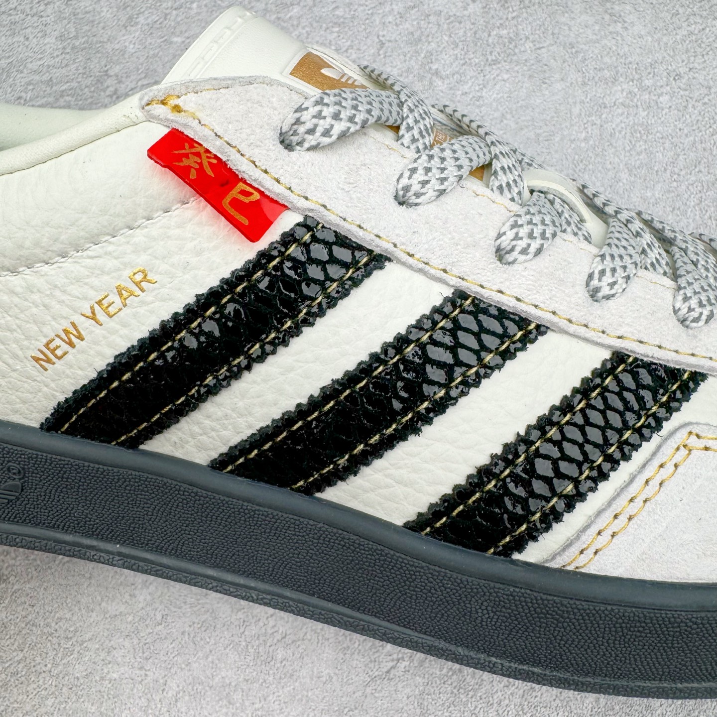 图片[17]-AD Gazelle Indoor Trainers 羚羊内训系列低帮复古百搭休闲运动德训风板鞋 CH6336 90年代经典的复刻版！自60年代以足球训练鞋面世以来,Gazelle就以其经典设计席卷全球。1991年版本的复刻,再造经典Gazelle。采用皮革打造,搭配浊色细节,让这款经典更加简约。尺码：36 36⅔ 37⅓ 38 38⅔ 39⅓ 40 40⅔ 41⅓ 42 42⅔ 43⅓ 44 44⅔ 45-选品中心