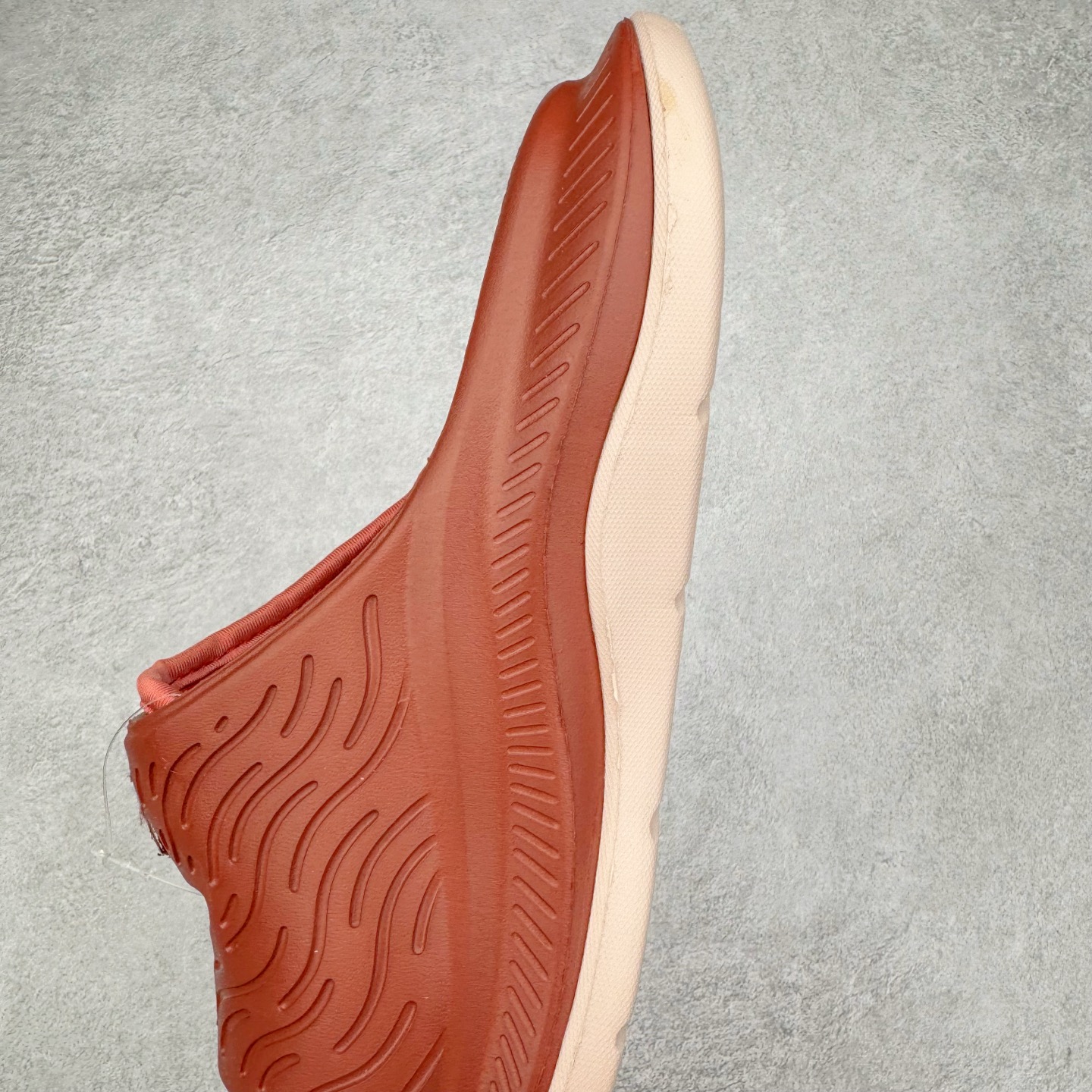 图片[7]-HOKA ONE ONE ORA Luxe 减震轻便舒缓运动 EVA 防滑一字拖鞋 男女同款 实拍调校N版已经零色差零失真 百分百还原实物色彩所见即所得 不存在货不对板色差等低级问题 选购参考实物拍摄 不混卖不参货 只用心做好货严格选品 承诺混一赔十 尺码：36 36.5 37.5 38 38.5 39 40 40.5 41 42 42.5 43 44 44.5 45-选品中心