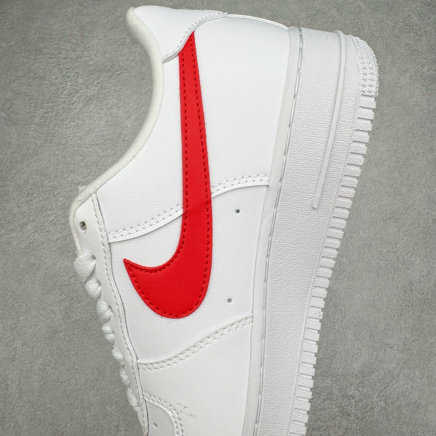 ＃福利特价‼️
Supreme X NK AIR Force 1 Low 空军一号联名 白红 CU922