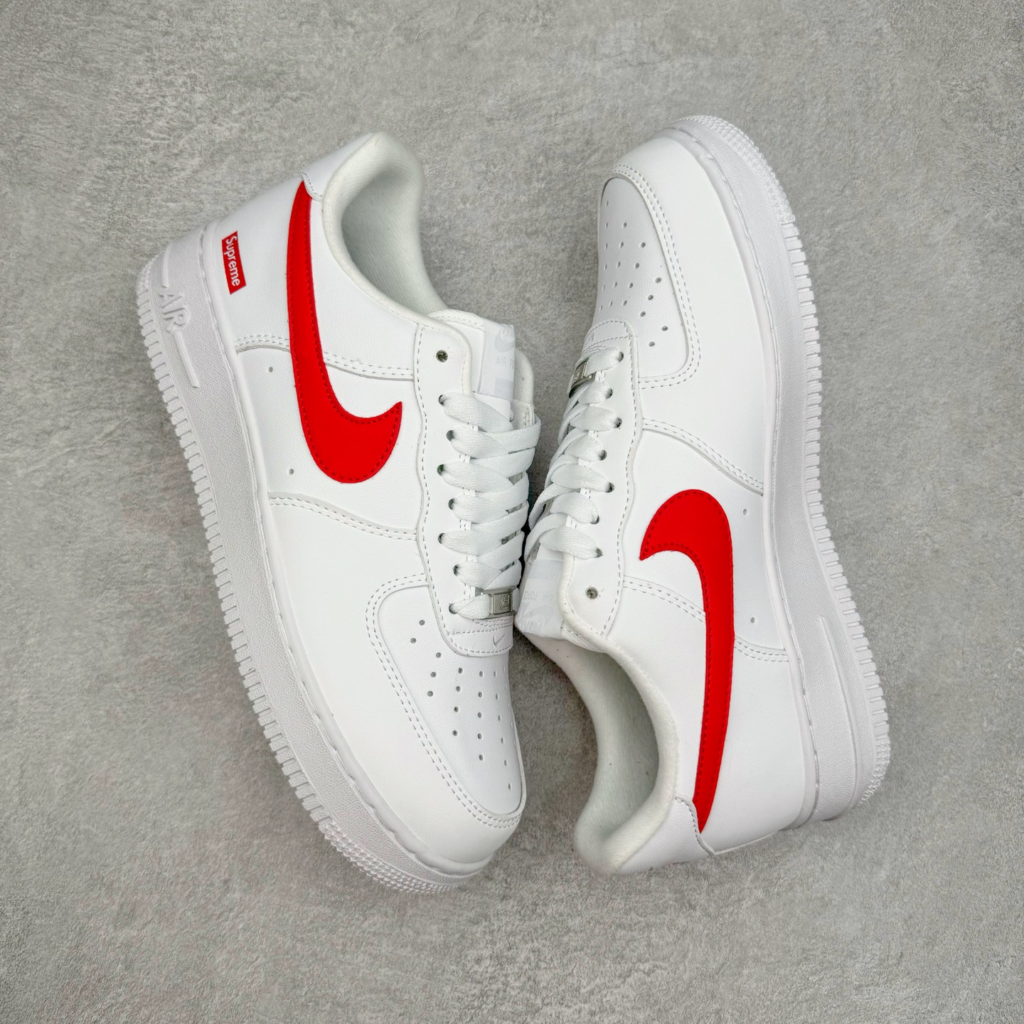 ＃福利特价‼️
Supreme X NK AIR Force 1 Low 空军一号联名 白红 CU922
