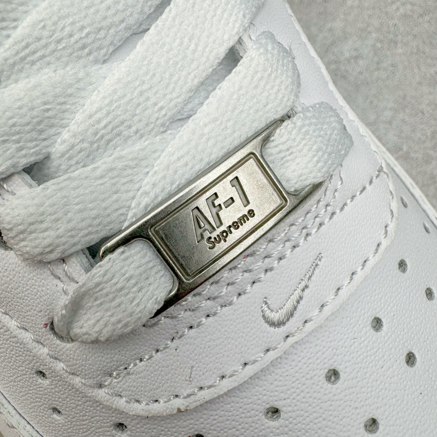 ＃福利特价‼️
Supreme X NK AIR Force 1 Low 空军一号联名 白红 CU922