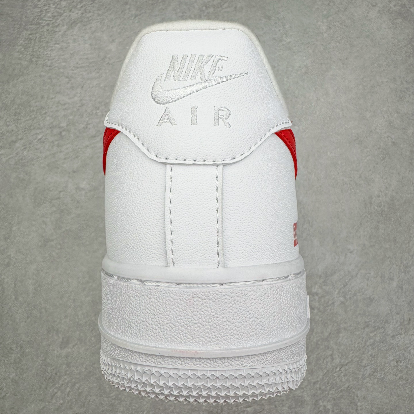 ＃福利特价‼️
Supreme X NK AIR Force 1 Low 空军一号联名 白红 CU922