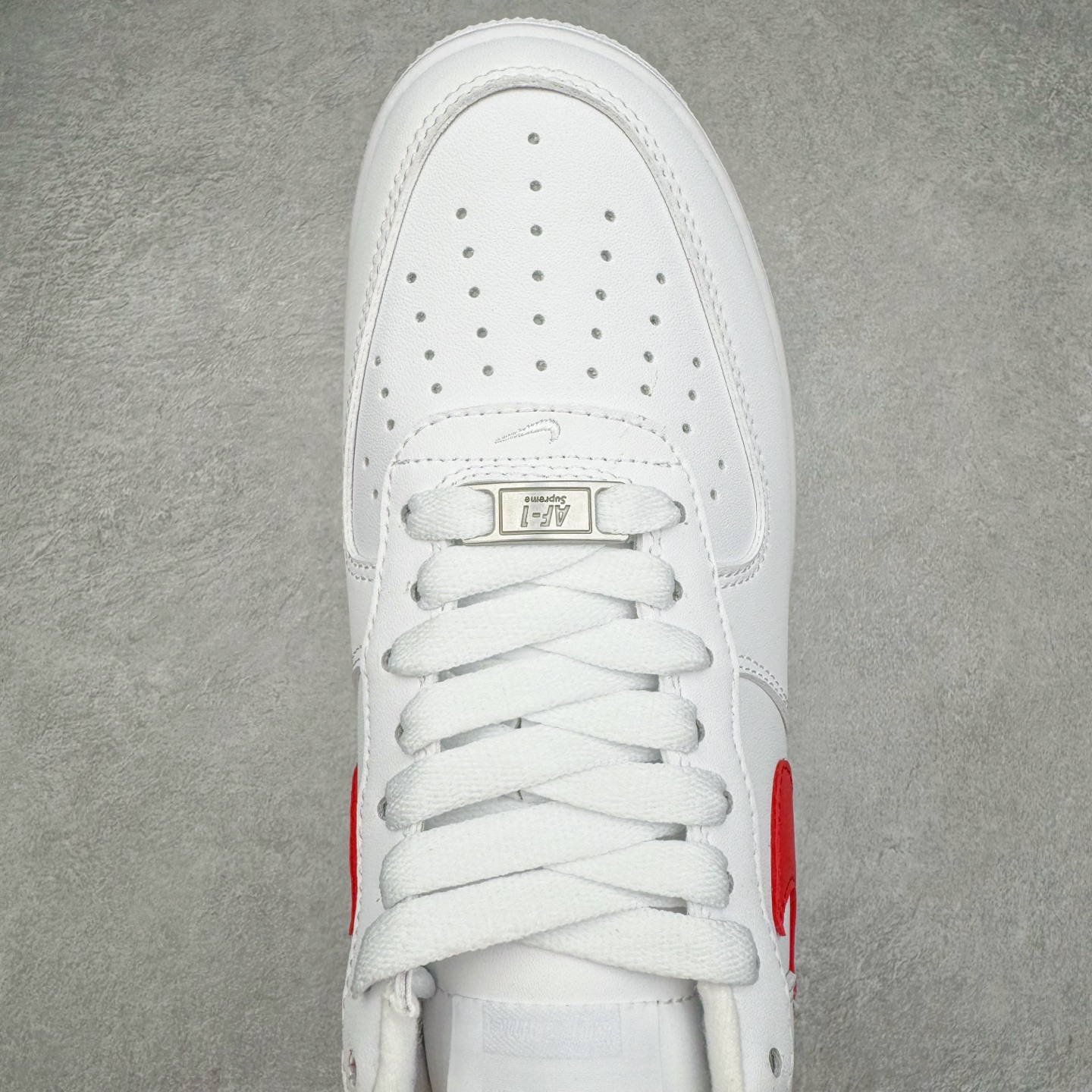 ＃福利特价‼️
Supreme X NK AIR Force 1 Low 空军一号联名 白红 CU922