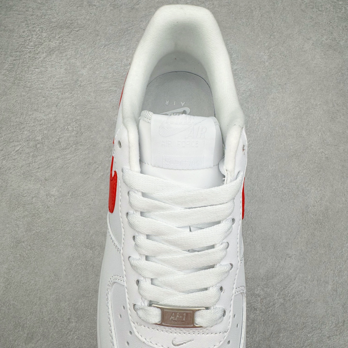 ＃福利特价‼️
Supreme X NK AIR Force 1 Low 空军一号联名 白红 CU922