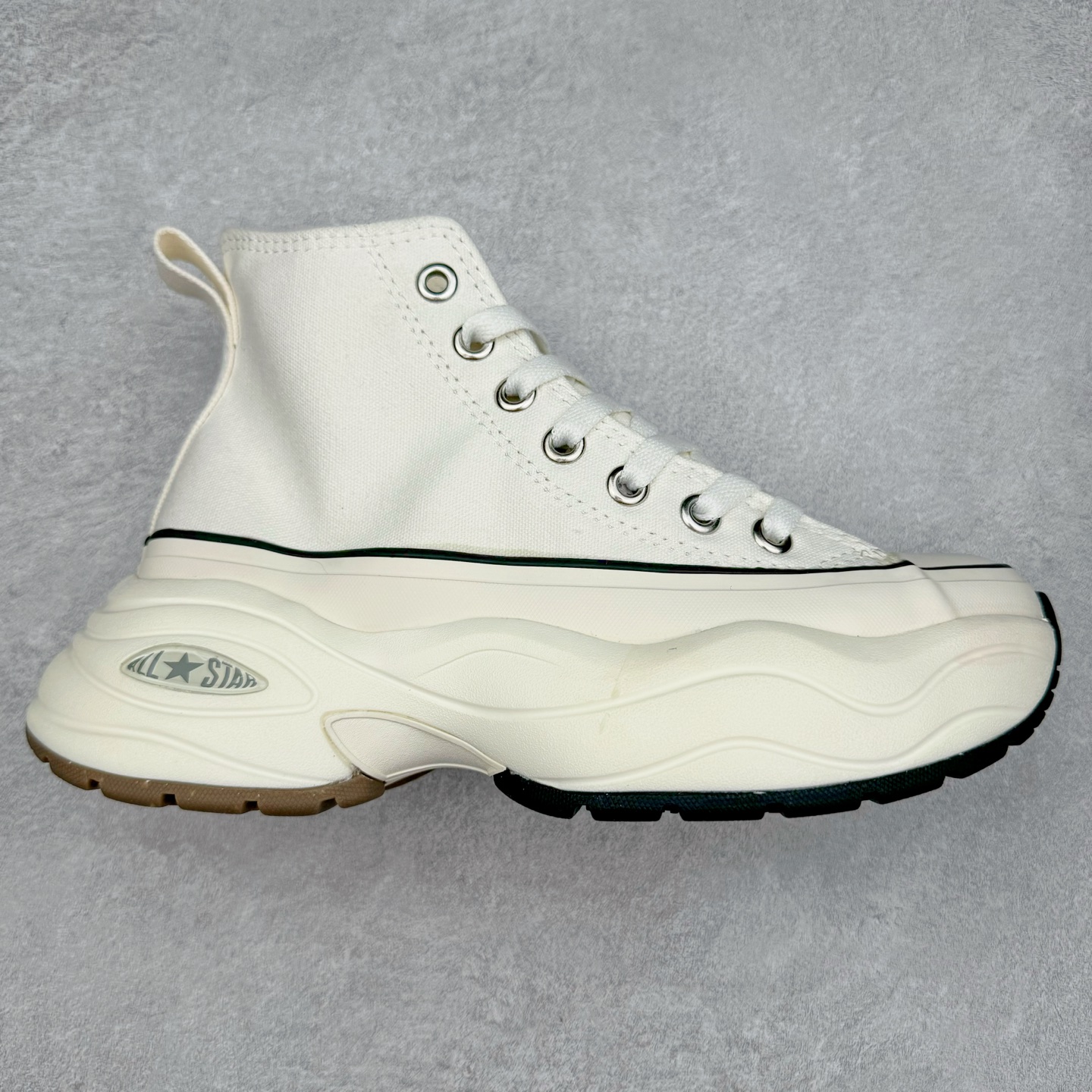 CONVERSE匡威日系SURGETRAINER REACT2.0 复刻大厚底 轻量化升級⁡摆脱重量负担的大厚底完全是夸张复古厚底像是注入跑鞋灵魂，鞋侧的立体All Star标识更是点睛之笔，升級 REACT 2.0 增厚緩震鞋垫- 柔软橡胶鞋底，全新ALL STAR R SARGETRA感觉之前的底更好看诶现在就是普通老爹鞋的厚底造型 尺码：35 36 36.5 37 37.5 38 39 39.5 40 41 41.5 42 42.5 43 44-选品中心