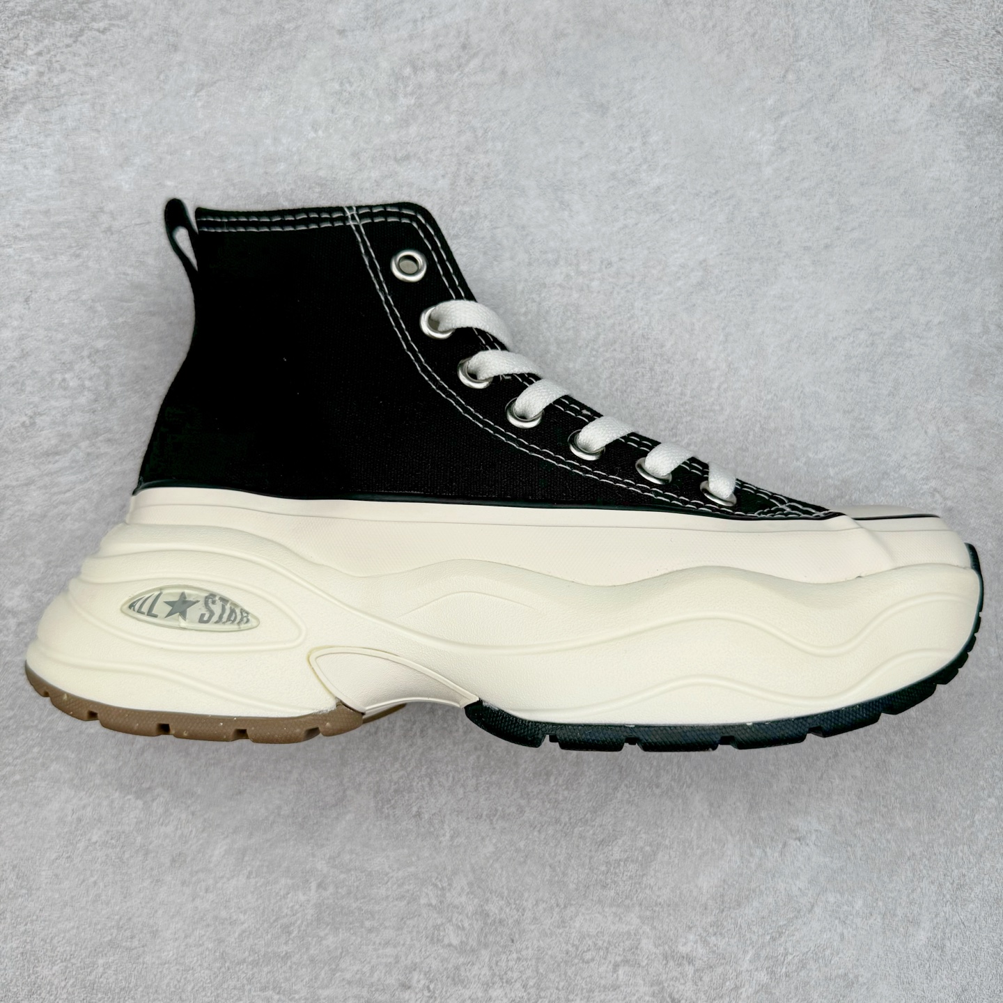 CONVERSE匡威日系SURGETRAINER REACT2.0 复刻大厚底 轻量化升級⁡摆脱重量负担的大厚底完全是夸张复古厚底像是注入跑鞋灵魂，鞋侧的立体All Star标识更是点睛之笔，升級 REACT 2.0 增厚緩震鞋垫- 柔软橡胶鞋底，全新ALL STAR R SARGETRA感觉之前的底更好看诶现在就是普通老爹鞋的厚底造型 尺码：35 36 36.5 37 37.5 38 39 39.5 40 41 41.5 42 42.5 43 44-选品中心