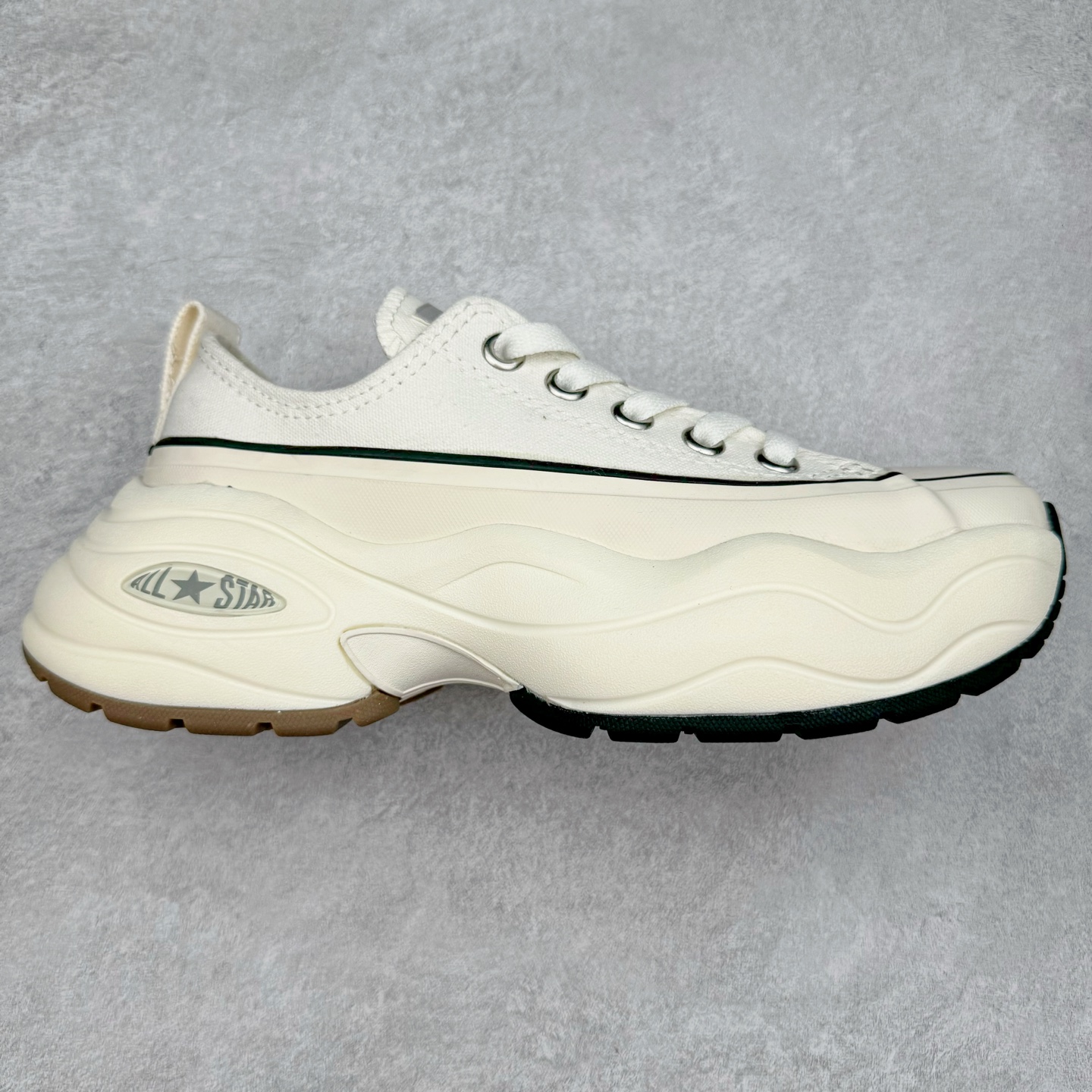 CONVERSE匡威日系SURGETRAINER REACT2.0 复刻大厚底 轻量化升級⁡摆脱重量负担的大厚底完全是夸张复古厚底像是注入跑鞋灵魂，鞋侧的立体All Star标识更是点睛之笔，升級 REACT 2.0 增厚緩震鞋垫- 柔软橡胶鞋底，全新ALL STAR R SARGETRA感觉之前的底更好看诶现在就是普通老爹鞋的厚底造型 尺码：35 36 36.5 37 37.5 38 39 39.5 40 41 41.5 42 42.5 43 44-选品中心