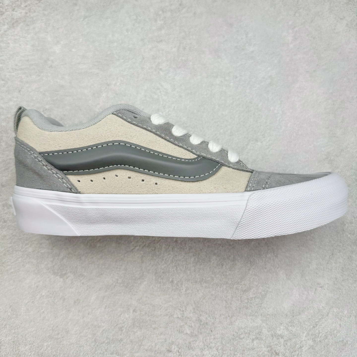 Vans Knu Skool 面包鞋 范斯官方 复古休闲帆布硫化鞋 减龄可爱蜜桃黑火龙果 春日出街必备 尺码:35 36 36.5 37 38 38.5 39 40 40.5 41 42 42.5 43 44 45 工艺:硫化1:1(重量1:1、真标、原钢印、材质标、鞋型标、合格证)-选品中心