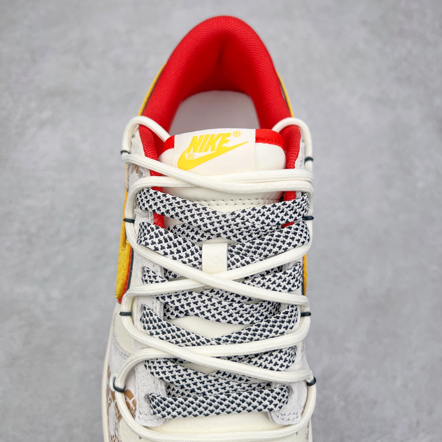 图片[5]-NK Dunk Low 定制配色 SJ2068-315 大厂出品 极力推荐 原装头层材料 独家版型蒸餾加工帶來的是更好的视觉和脚感体验大厂纯原品质出货 清洁度 电绣工艺 皮料切割干净无任何毛边 细节完美 实拍调校N版已经零色差零失真 百分百还原实物色彩所见即所得 不存在货不对板色差等低级问题 选购参考实物拍摄 不混卖不参货 只用心做好货严格选品 承诺混一赔十 尺码：36 36.5 37.5 38 38.5 39 40 40.5 41 42 42.5 43 44 44.5 45-选品中心