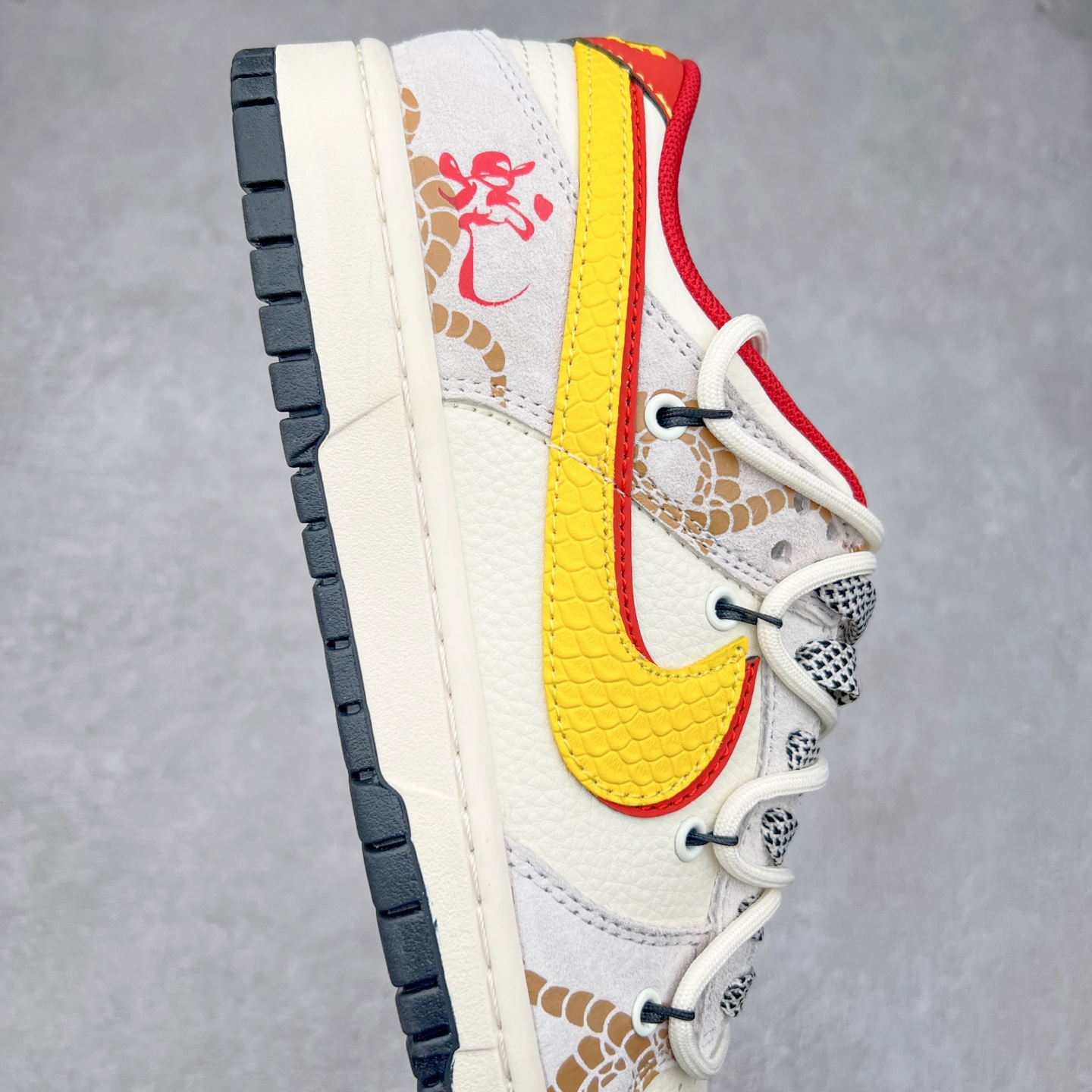 图片[6]-NK Dunk Low 定制配色 SJ2068-315 大厂出品 极力推荐 原装头层材料 独家版型蒸餾加工帶來的是更好的视觉和脚感体验大厂纯原品质出货 清洁度 电绣工艺 皮料切割干净无任何毛边 细节完美 实拍调校N版已经零色差零失真 百分百还原实物色彩所见即所得 不存在货不对板色差等低级问题 选购参考实物拍摄 不混卖不参货 只用心做好货严格选品 承诺混一赔十 尺码：36 36.5 37.5 38 38.5 39 40 40.5 41 42 42.5 43 44 44.5 45-选品中心