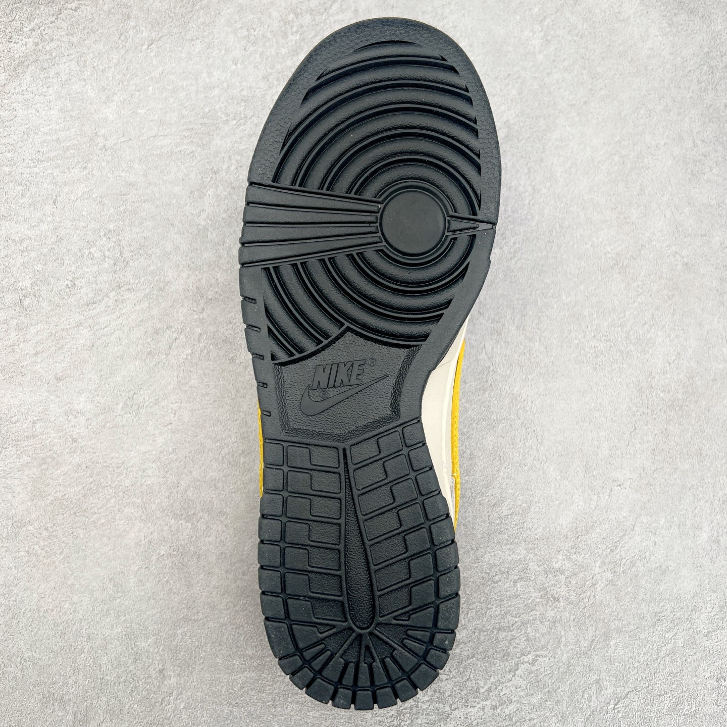 图片[9]-NK Dunk Low 定制配色 SJ2068-315 大厂出品 极力推荐 原装头层材料 独家版型蒸餾加工帶來的是更好的视觉和脚感体验大厂纯原品质出货 清洁度 电绣工艺 皮料切割干净无任何毛边 细节完美 实拍调校N版已经零色差零失真 百分百还原实物色彩所见即所得 不存在货不对板色差等低级问题 选购参考实物拍摄 不混卖不参货 只用心做好货严格选品 承诺混一赔十 尺码：36 36.5 37.5 38 38.5 39 40 40.5 41 42 42.5 43 44 44.5 45-选品中心