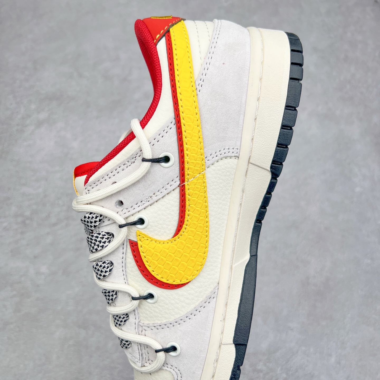 图片[7]-NK Dunk Low 定制配色 SJ2068-315 大厂出品 极力推荐 原装头层材料 独家版型蒸餾加工帶來的是更好的视觉和脚感体验大厂纯原品质出货 清洁度 电绣工艺 皮料切割干净无任何毛边 细节完美 实拍调校N版已经零色差零失真 百分百还原实物色彩所见即所得 不存在货不对板色差等低级问题 选购参考实物拍摄 不混卖不参货 只用心做好货严格选品 承诺混一赔十 尺码：36 36.5 37.5 38 38.5 39 40 40.5 41 42 42.5 43 44 44.5 45-选品中心