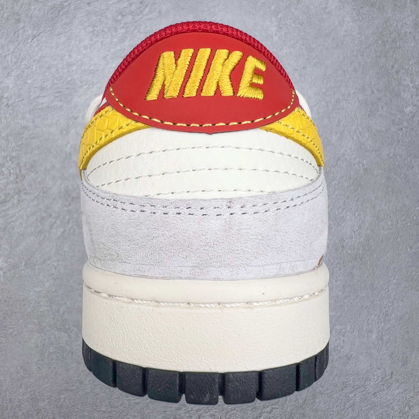 图片[8]-NK Dunk Low 定制配色 SJ2068-315 大厂出品 极力推荐 原装头层材料 独家版型蒸餾加工帶來的是更好的视觉和脚感体验大厂纯原品质出货 清洁度 电绣工艺 皮料切割干净无任何毛边 细节完美 实拍调校N版已经零色差零失真 百分百还原实物色彩所见即所得 不存在货不对板色差等低级问题 选购参考实物拍摄 不混卖不参货 只用心做好货严格选品 承诺混一赔十 尺码：36 36.5 37.5 38 38.5 39 40 40.5 41 42 42.5 43 44 44.5 45-选品中心