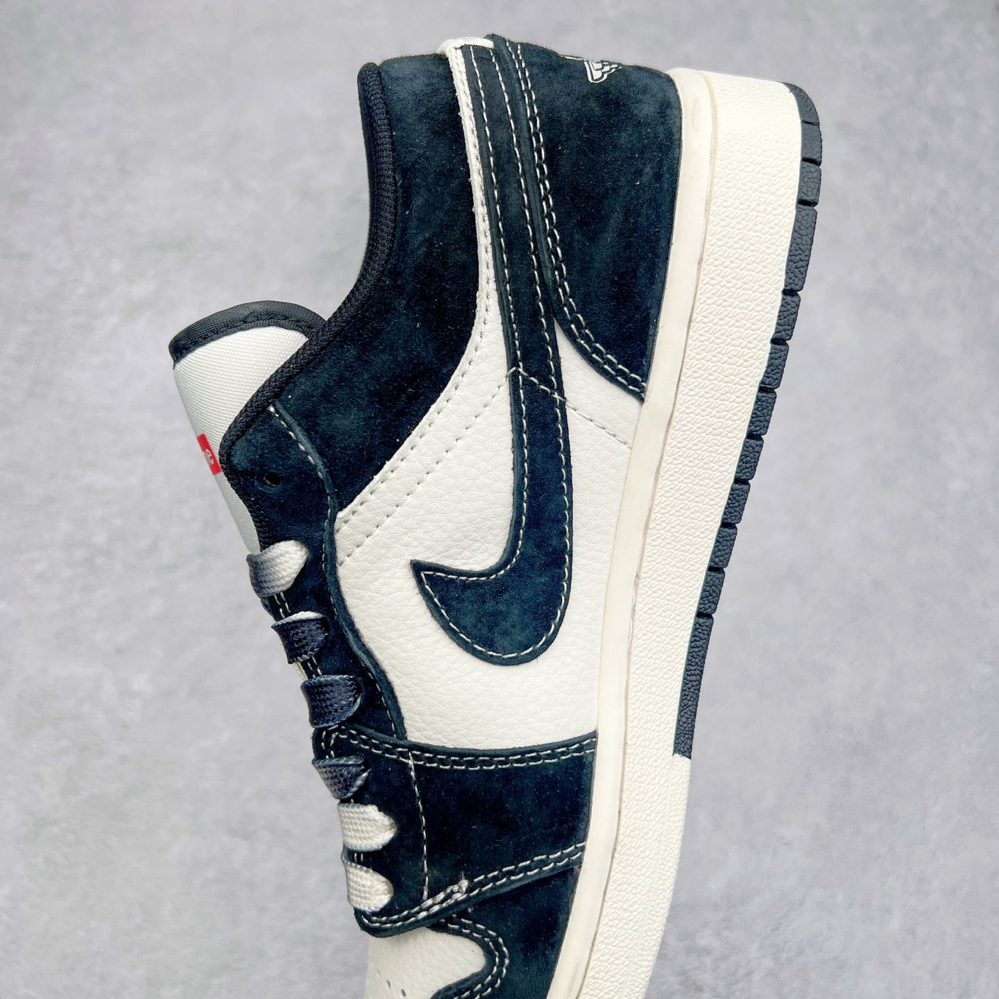 图片[7]-Air Jordan AJ1 Low 低帮定制 SJ9950-021 原厂内置气垫魔块 A模大底 头层小牛皮 鞋舌AJ原厂专用牛津布+AJ专用反口珍珠布+原厂无杂质高弹内里海棉+特殊封边弹力鞋带 尺码：36 36.5 37.5 38 38.5 39 40 40.5 41 42 42.5 43 44 44.5 45-选品中心