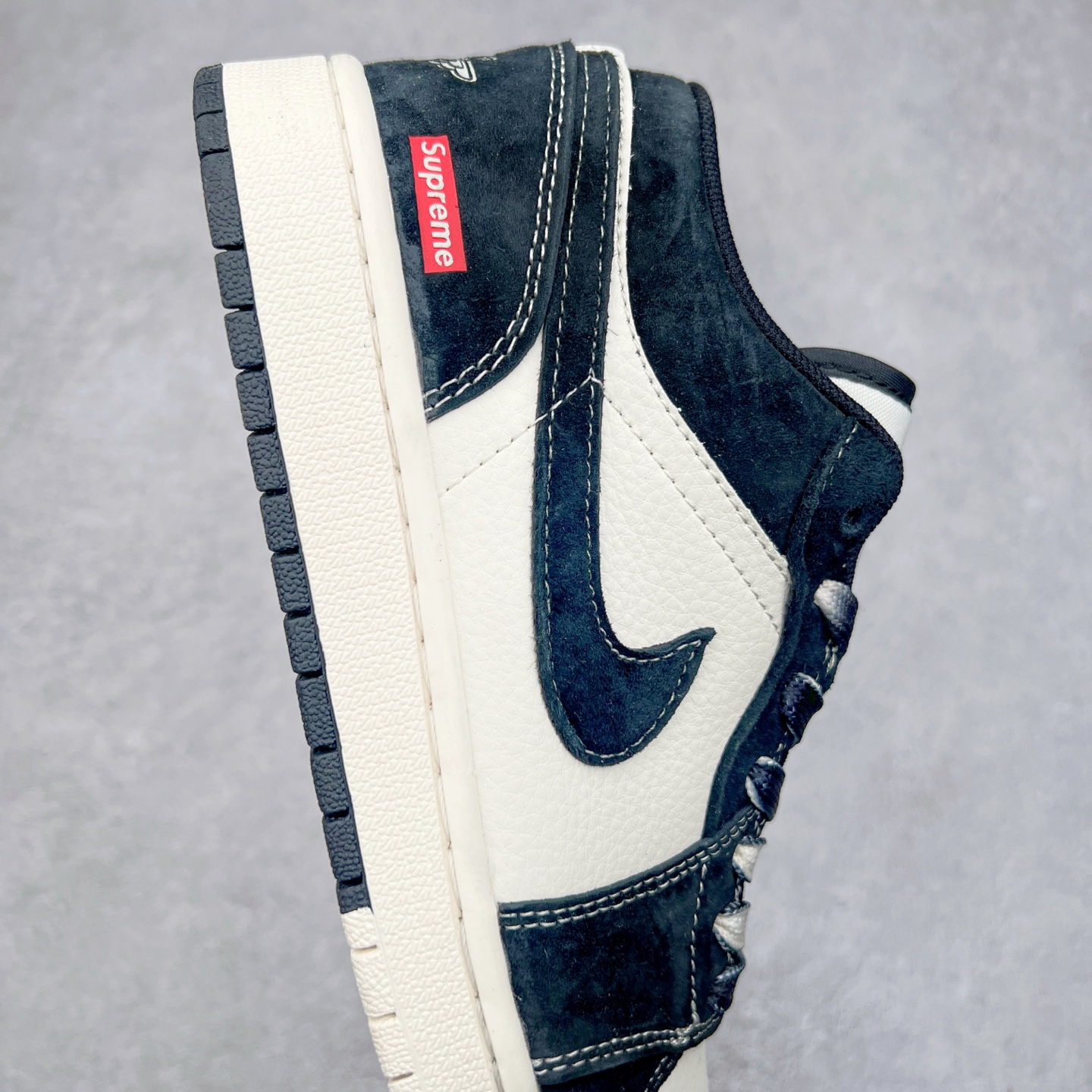 图片[6]-Air Jordan AJ1 Low 低帮定制 SJ9950-021 原厂内置气垫魔块 A模大底 头层小牛皮 鞋舌AJ原厂专用牛津布+AJ专用反口珍珠布+原厂无杂质高弹内里海棉+特殊封边弹力鞋带 尺码：36 36.5 37.5 38 38.5 39 40 40.5 41 42 42.5 43 44 44.5 45-选品中心