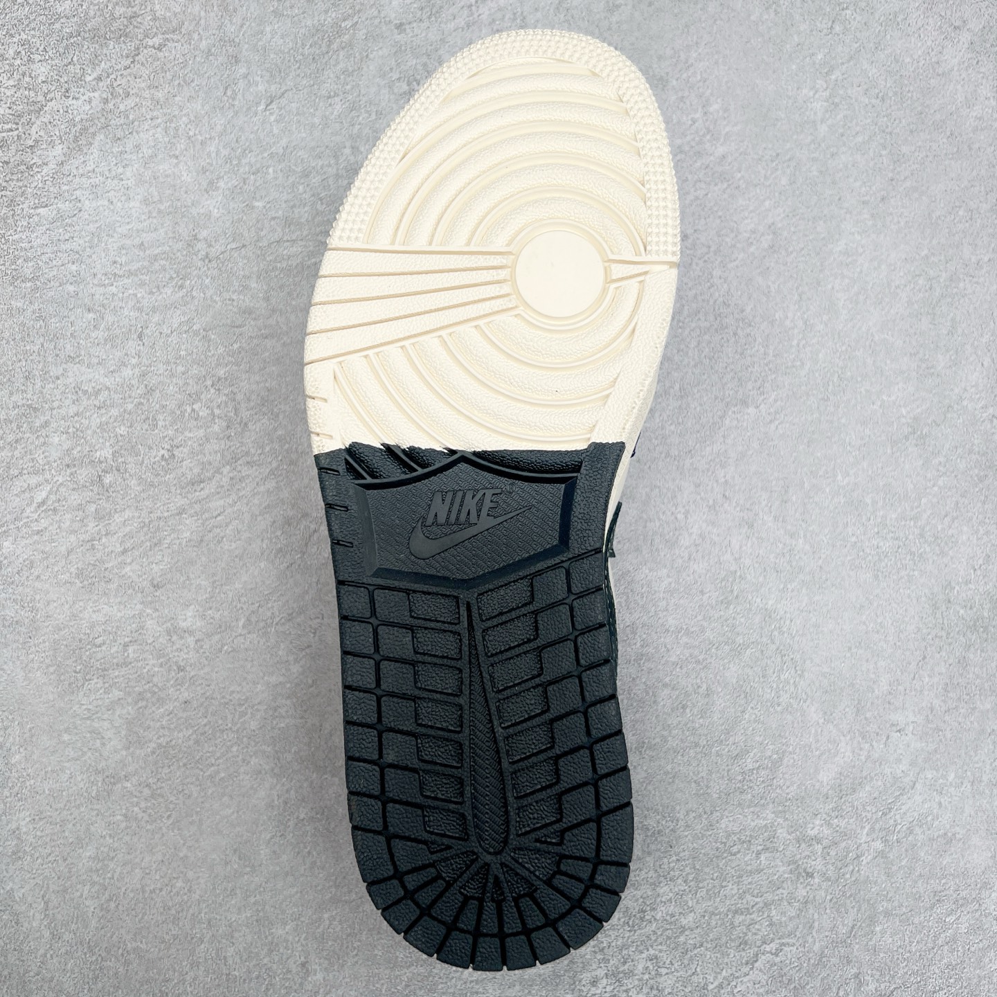 图片[9]-Air Jordan AJ1 Low 低帮定制 SJ9950-021 原厂内置气垫魔块 A模大底 头层小牛皮 鞋舌AJ原厂专用牛津布+AJ专用反口珍珠布+原厂无杂质高弹内里海棉+特殊封边弹力鞋带 尺码：36 36.5 37.5 38 38.5 39 40 40.5 41 42 42.5 43 44 44.5 45-选品中心