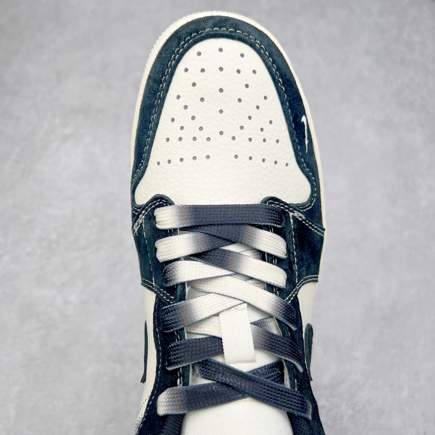 图片[4]-Air Jordan AJ1 Low 低帮定制 SJ9950-021 原厂内置气垫魔块 A模大底 头层小牛皮 鞋舌AJ原厂专用牛津布+AJ专用反口珍珠布+原厂无杂质高弹内里海棉+特殊封边弹力鞋带 尺码：36 36.5 37.5 38 38.5 39 40 40.5 41 42 42.5 43 44 44.5 45-选品中心