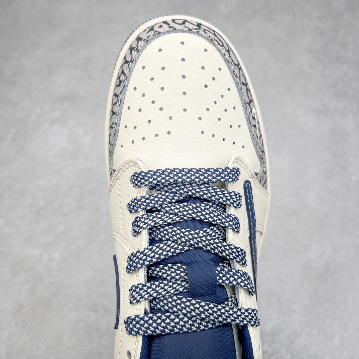 图片[4]-TS x Air Jordan AJ1 Low 倒钩低帮联名定制配色 CF3688-029 原厂内置气垫魔块 A模大底 头层小牛皮 鞋舌AJ原厂专用牛津布+AJ专用反口珍珠布+原厂无杂质高弹内里海棉+特殊封边弹力鞋带 实拍调校N版已经零色差零失真 百分百还原实物色彩所见即所得 不存在货不对板色差等低级问题 选购参考实物拍摄 不混卖不参货 只用心做好货严格选品 承诺混一赔十 尺码：36 36.5 37.5 38 38.5 39 40 40.5 41 42 42.5 43 44 44.5 45-选品中心