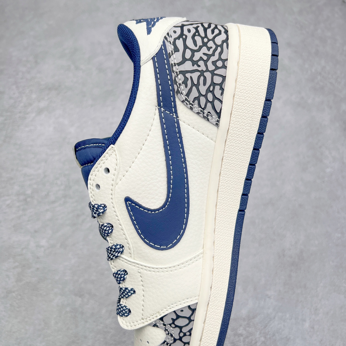 图片[7]-TS x Air Jordan AJ1 Low 倒钩低帮联名定制配色 CF3688-029 原厂内置气垫魔块 A模大底 头层小牛皮 鞋舌AJ原厂专用牛津布+AJ专用反口珍珠布+原厂无杂质高弹内里海棉+特殊封边弹力鞋带 实拍调校N版已经零色差零失真 百分百还原实物色彩所见即所得 不存在货不对板色差等低级问题 选购参考实物拍摄 不混卖不参货 只用心做好货严格选品 承诺混一赔十 尺码：36 36.5 37.5 38 38.5 39 40 40.5 41 42 42.5 43 44 44.5 45-选品中心