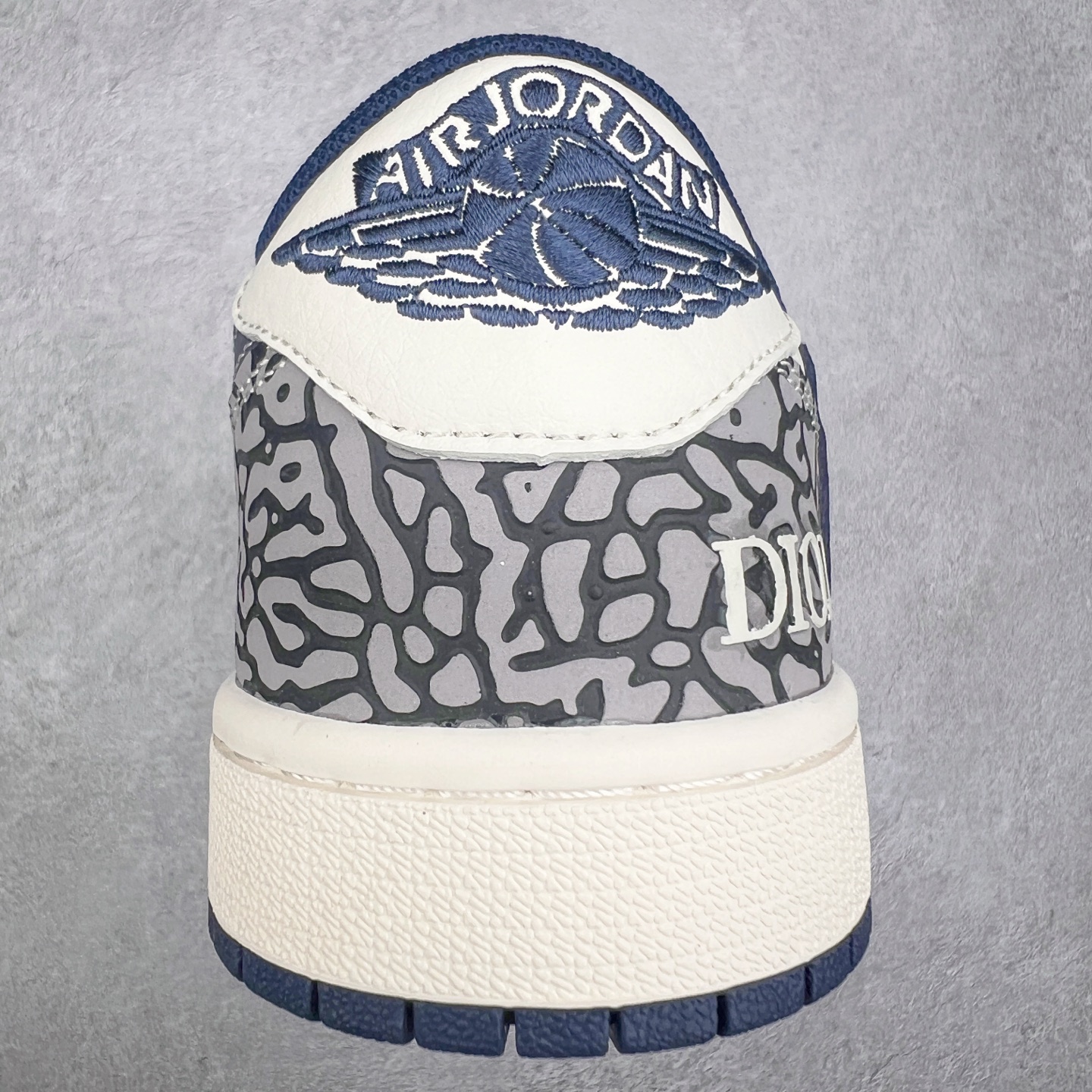 图片[8]-TS x Air Jordan AJ1 Low 倒钩低帮联名定制配色 CF3688-029 原厂内置气垫魔块 A模大底 头层小牛皮 鞋舌AJ原厂专用牛津布+AJ专用反口珍珠布+原厂无杂质高弹内里海棉+特殊封边弹力鞋带 实拍调校N版已经零色差零失真 百分百还原实物色彩所见即所得 不存在货不对板色差等低级问题 选购参考实物拍摄 不混卖不参货 只用心做好货严格选品 承诺混一赔十 尺码：36 36.5 37.5 38 38.5 39 40 40.5 41 42 42.5 43 44 44.5 45-选品中心