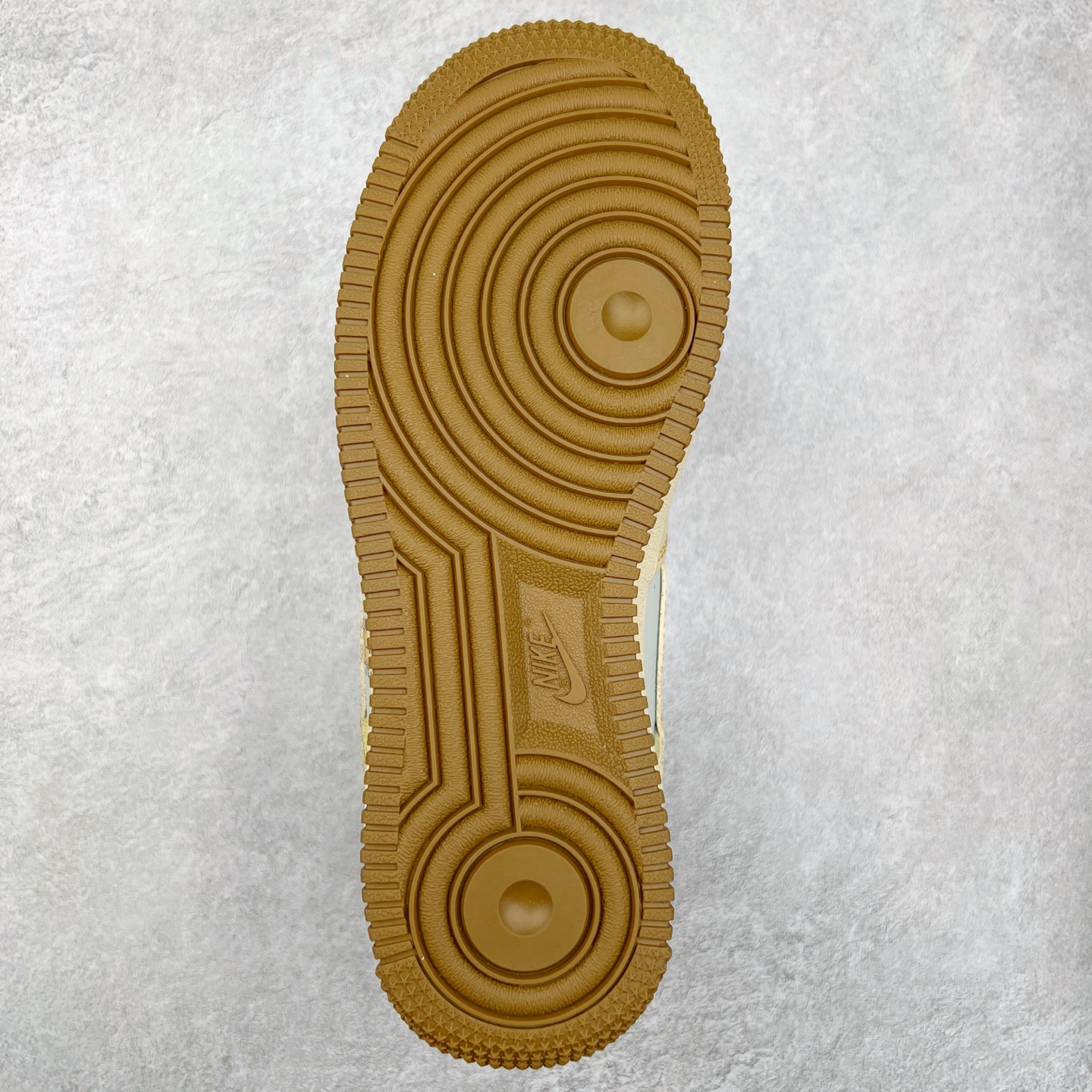 图片[9]-NK Air Force 1´07 Low 空军一号低帮百搭休闲运动板鞋 KS6896-111 柔软、弹性十足的缓震性能和出色的中底设计 横跨复古与现代的外型结合 造就出风靡全球 三十多年的Force 1 直到今天还深受青睐 实拍调校N版已经零色差零失真 百分百还原实物色彩所见即所得 不存在货不对板色差等低级问题 选购参考实物拍摄 不混卖不参货 只用心做好货严格选品 承诺混一赔十 尺码：36 36.5 37.5 38 38.5 39 40 40.5 41 42 42.5 43 44 44.5 45-选品中心