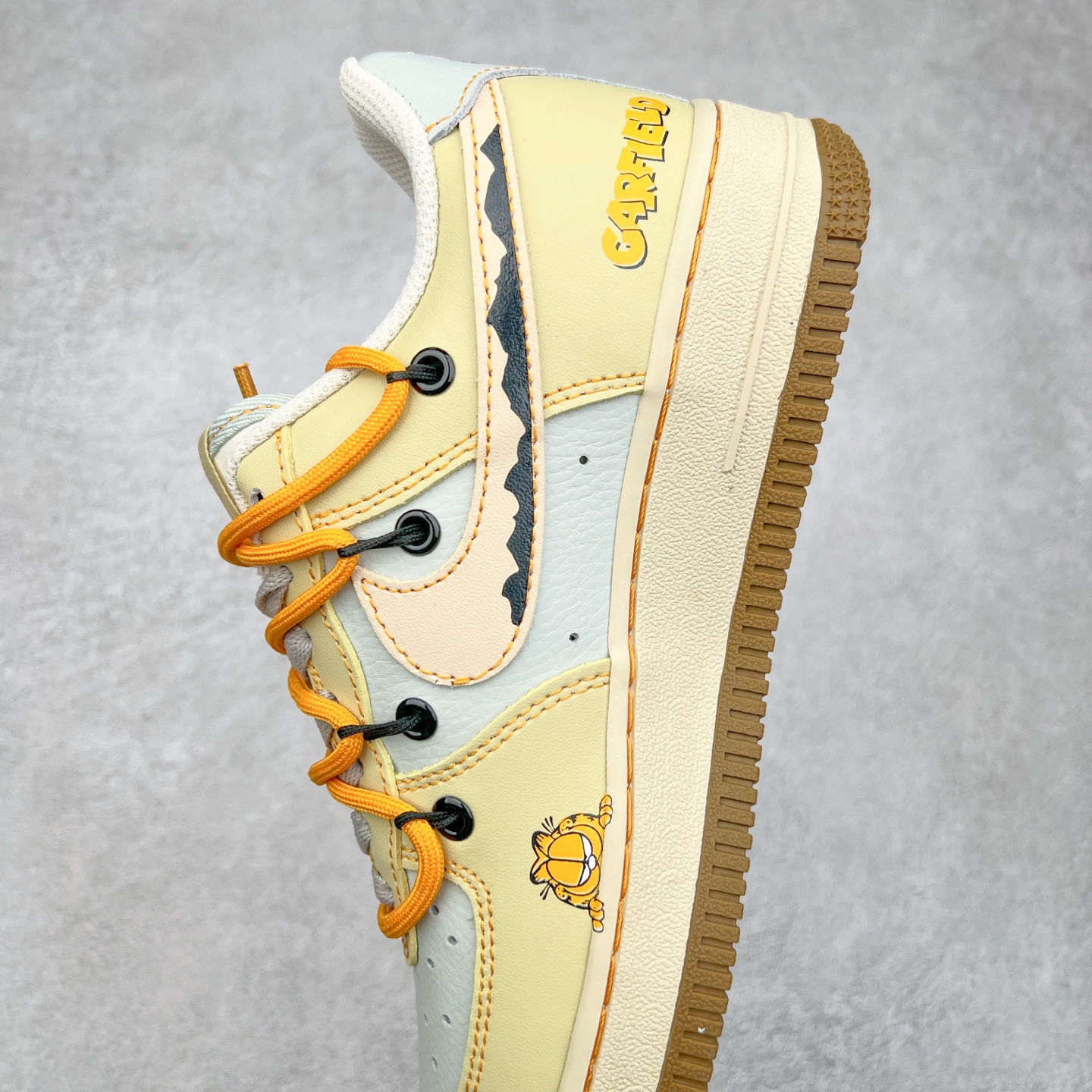 图片[7]-NK Air Force 1´07 Low 空军一号低帮百搭休闲运动板鞋 KS6896-111 柔软、弹性十足的缓震性能和出色的中底设计 横跨复古与现代的外型结合 造就出风靡全球 三十多年的Force 1 直到今天还深受青睐 实拍调校N版已经零色差零失真 百分百还原实物色彩所见即所得 不存在货不对板色差等低级问题 选购参考实物拍摄 不混卖不参货 只用心做好货严格选品 承诺混一赔十 尺码：36 36.5 37.5 38 38.5 39 40 40.5 41 42 42.5 43 44 44.5 45-选品中心