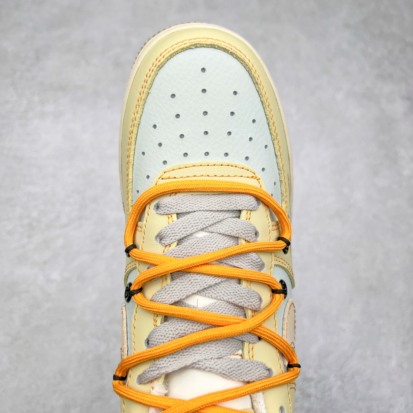 图片[4]-NK Air Force 1´07 Low 空军一号低帮百搭休闲运动板鞋 KS6896-111 柔软、弹性十足的缓震性能和出色的中底设计 横跨复古与现代的外型结合 造就出风靡全球 三十多年的Force 1 直到今天还深受青睐 实拍调校N版已经零色差零失真 百分百还原实物色彩所见即所得 不存在货不对板色差等低级问题 选购参考实物拍摄 不混卖不参货 只用心做好货严格选品 承诺混一赔十 尺码：36 36.5 37.5 38 38.5 39 40 40.5 41 42 42.5 43 44 44.5 45-选品中心