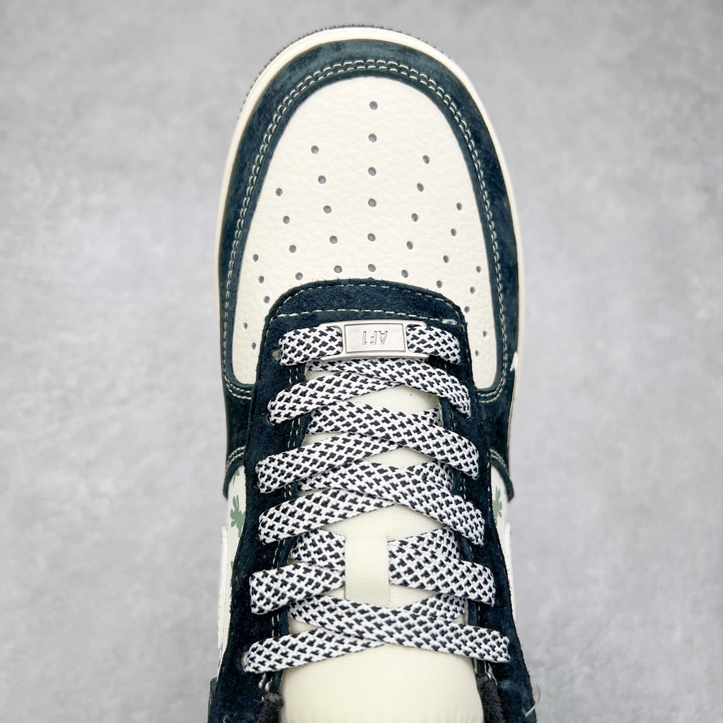 图片[4]-NK Air Force 1´07 Low 空军一号低帮百搭休闲运动板鞋 SJ9188-003 柔软、弹性十足的缓震性能和出色的中底设计 横跨复古与现代的外型结合 造就出风靡全球 三十多年的Force 1 直到今天还深受青睐 实拍调校N版已经零色差零失真 百分百还原实物色彩所见即所得 不存在货不对板色差等低级问题 选购参考实物拍摄 不混卖不参货 只用心做好货严格选品 承诺混一赔十 尺码：36 36.5 37.5 38 38.5 39 40 40.5 41 42 42.5 43 44 44.5 45-选品中心