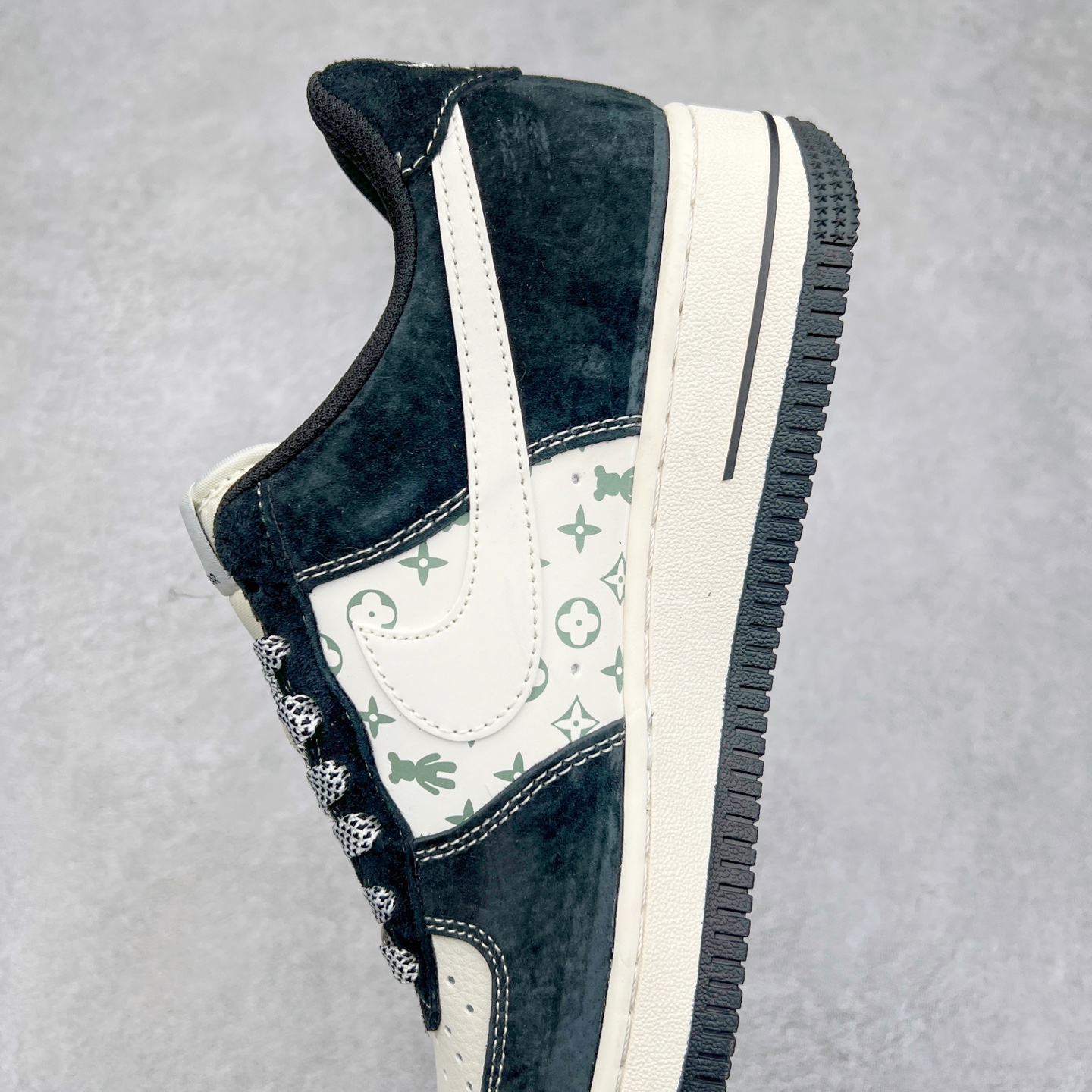 图片[7]-NK Air Force 1´07 Low 空军一号低帮百搭休闲运动板鞋 SJ9188-003 柔软、弹性十足的缓震性能和出色的中底设计 横跨复古与现代的外型结合 造就出风靡全球 三十多年的Force 1 直到今天还深受青睐 实拍调校N版已经零色差零失真 百分百还原实物色彩所见即所得 不存在货不对板色差等低级问题 选购参考实物拍摄 不混卖不参货 只用心做好货严格选品 承诺混一赔十 尺码：36 36.5 37.5 38 38.5 39 40 40.5 41 42 42.5 43 44 44.5 45-选品中心