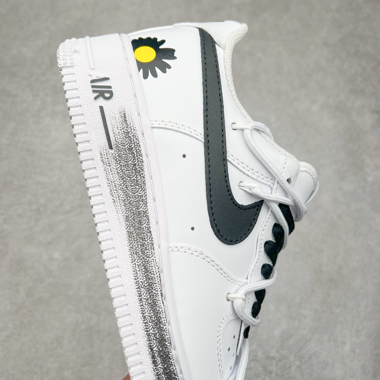 图片[6]-NK Air Force 1´07 Low 空军一号低帮百搭休闲运动板鞋 CK0316-060 柔软、弹性十足的缓震性能和出色的中底设计 横跨复古与现代的外型结合 造就出风靡全球 三十多年的Force 1 直到今天还深受青睐 实拍调校N版已经零色差零失真 百分百还原实物色彩所见即所得 不存在货不对板色差等低级问题 选购参考实物拍摄 不混卖不参货 只用心做好货严格选品 承诺混一赔十 尺码：36 36.5 37.5 38 38.5 39 40 40.5 41 42 42.5 43 44 44.5 45-选品中心