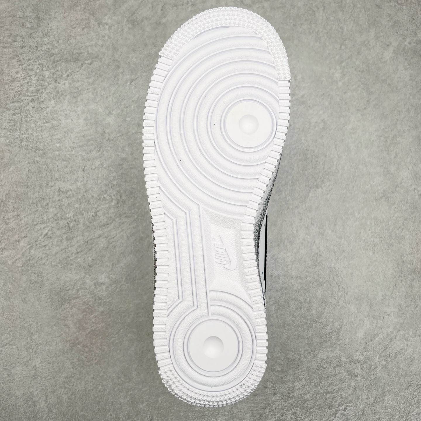 图片[9]-NK Air Force 1´07 Low 空军一号低帮百搭休闲运动板鞋 CK0316-060 柔软、弹性十足的缓震性能和出色的中底设计 横跨复古与现代的外型结合 造就出风靡全球 三十多年的Force 1 直到今天还深受青睐 实拍调校N版已经零色差零失真 百分百还原实物色彩所见即所得 不存在货不对板色差等低级问题 选购参考实物拍摄 不混卖不参货 只用心做好货严格选品 承诺混一赔十 尺码：36 36.5 37.5 38 38.5 39 40 40.5 41 42 42.5 43 44 44.5 45-选品中心