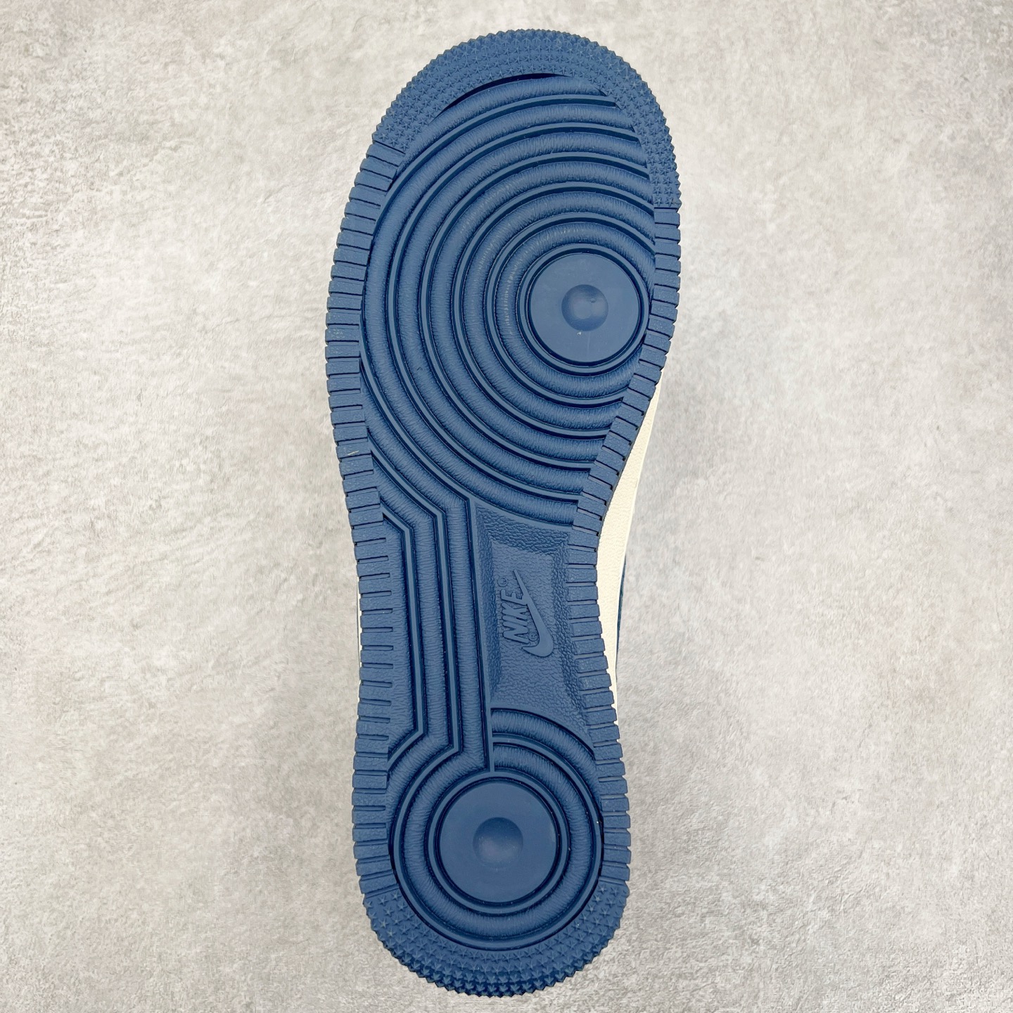 图片[9]-NK Air Force 1´07 Low 空军一号低帮百搭休闲运动板鞋 XZ3328-669 柔软、弹性十足的缓震性能和出色的中底设计 横跨复古与现代的外型结合 造就出风靡全球 三十多年的Force 1 直到今天还深受青睐 实拍调校N版已经零色差零失真 百分百还原实物色彩所见即所得 不存在货不对板色差等低级问题 选购参考实物拍摄 不混卖不参货 只用心做好货严格选品 承诺混一赔十 尺码：36 36.5 37.5 38 38.5 39 40 40.5 41 42 42.5 43 44 44.5 45-选品中心