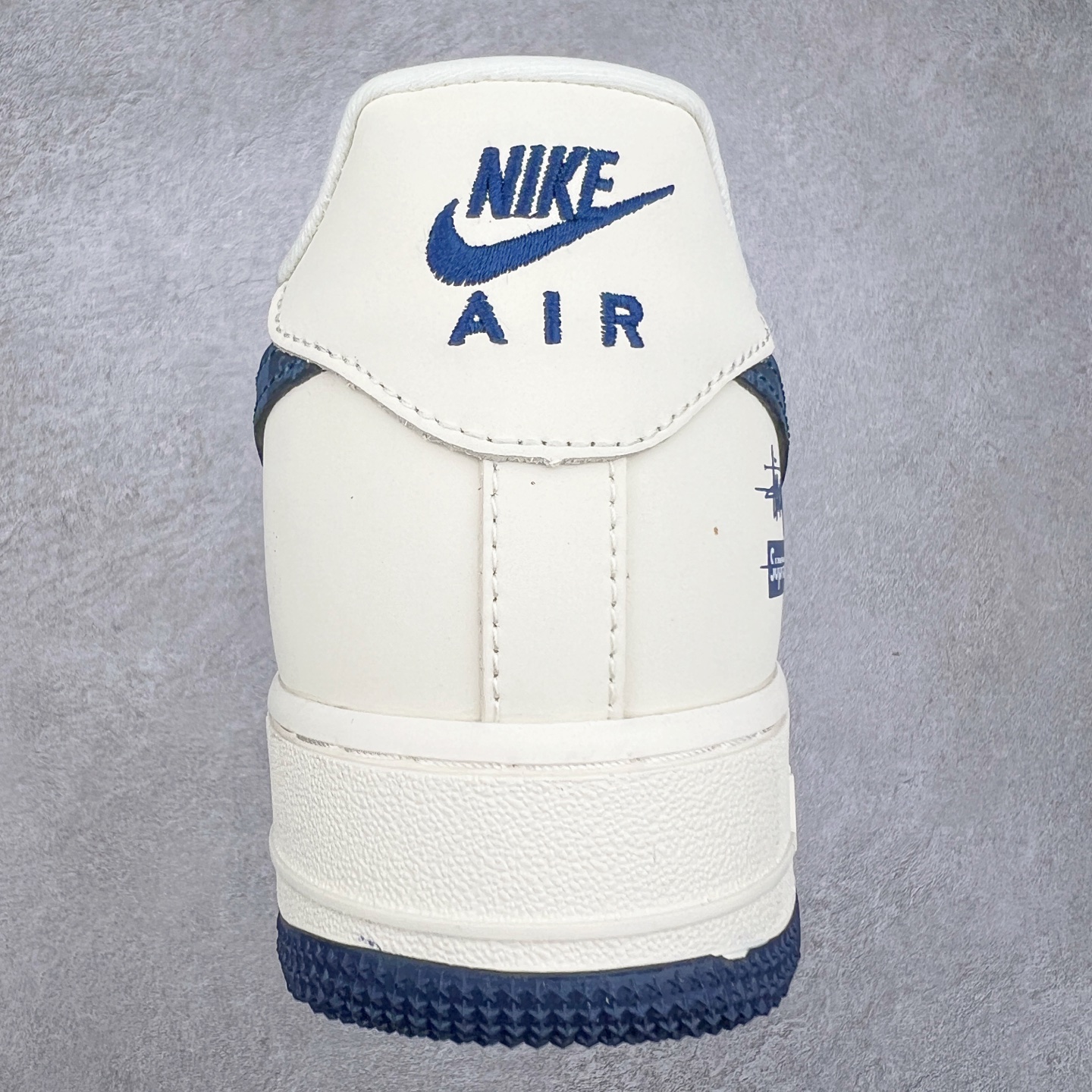 图片[8]-NK Air Force 1´07 Low 空军一号低帮百搭休闲运动板鞋 DF0188-037 柔软、弹性十足的缓震性能和出色的中底设计 横跨复古与现代的外型结合 造就出风靡全球 三十多年的Force 1 直到今天还深受青睐 实拍调校N版已经零色差零失真 百分百还原实物色彩所见即所得 不存在货不对板色差等低级问题 选购参考实物拍摄 不混卖不参货 只用心做好货严格选品 承诺混一赔十 尺码：36 36.5 37.5 38 38.5 39 40 40.5 41 42 42.5 43 44 44.5 45-选品中心