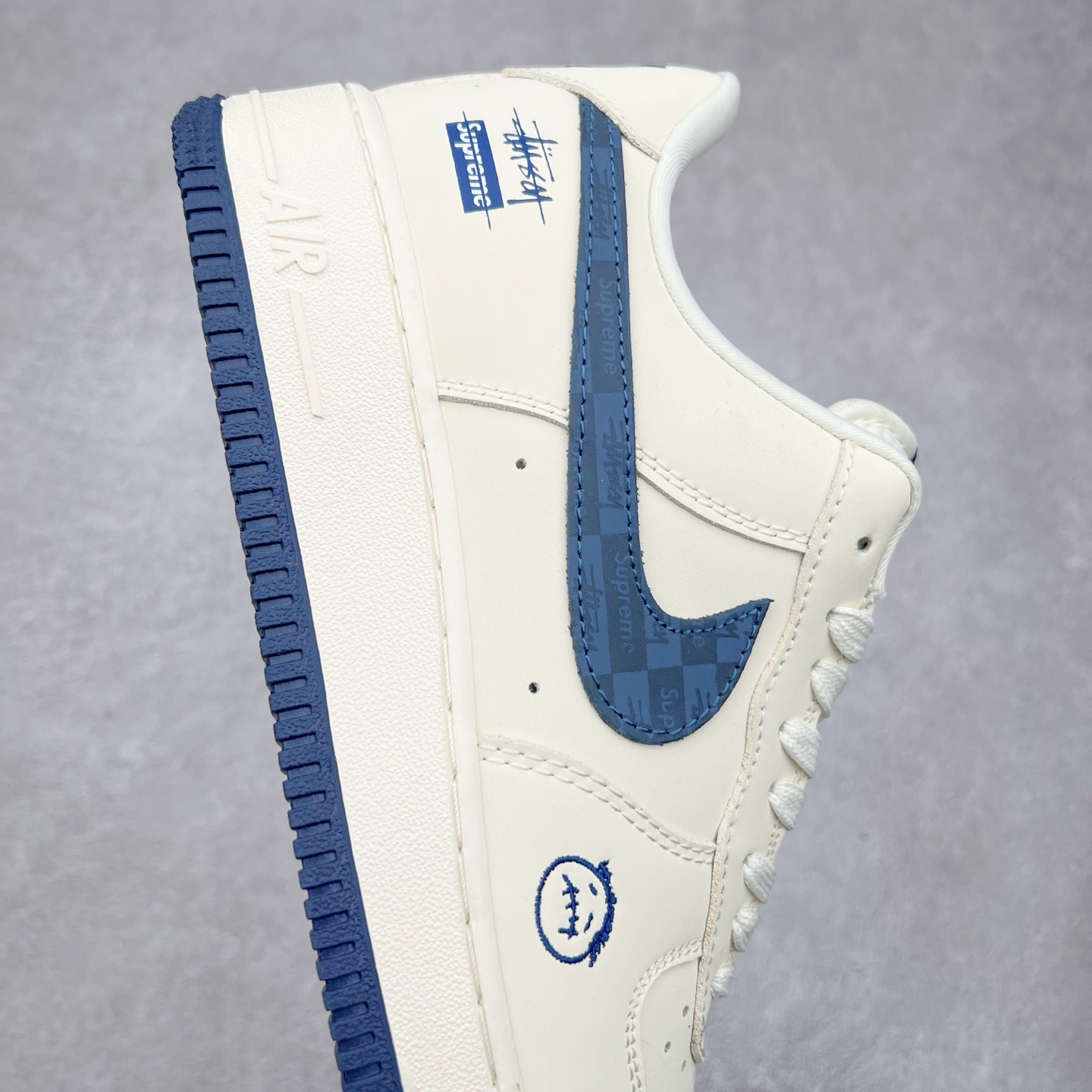 图片[6]-NK Air Force 1´07 Low 空军一号低帮百搭休闲运动板鞋 DF0188-037 柔软、弹性十足的缓震性能和出色的中底设计 横跨复古与现代的外型结合 造就出风靡全球 三十多年的Force 1 直到今天还深受青睐 实拍调校N版已经零色差零失真 百分百还原实物色彩所见即所得 不存在货不对板色差等低级问题 选购参考实物拍摄 不混卖不参货 只用心做好货严格选品 承诺混一赔十 尺码：36 36.5 37.5 38 38.5 39 40 40.5 41 42 42.5 43 44 44.5 45-选品中心