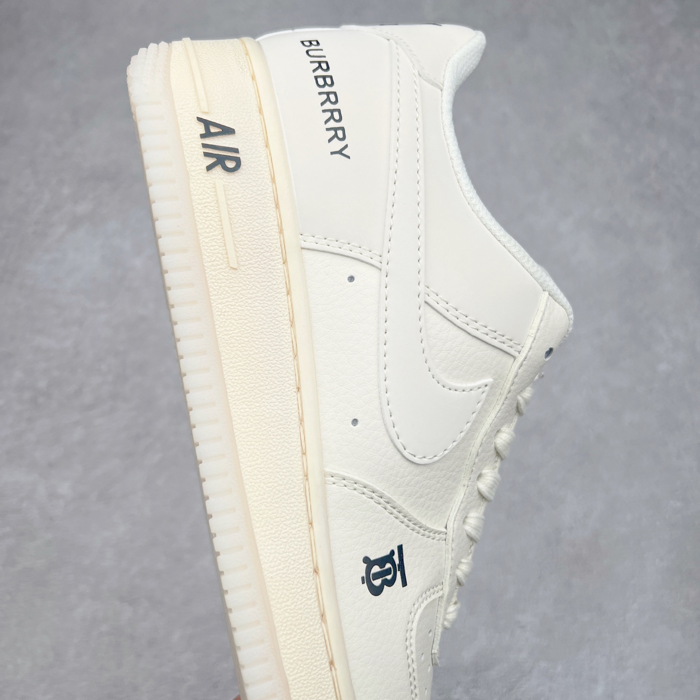 图片[6]-NK Air Force 1´07 Low 空军一号低帮百搭休闲运动板鞋 BB8588-226 柔软、弹性十足的缓震性能和出色的中底设计 横跨复古与现代的外型结合 造就出风靡全球 三十多年的Force 1 直到今天还深受青睐 实拍调校N版已经零色差零失真 百分百还原实物色彩所见即所得 不存在货不对板色差等低级问题 选购参考实物拍摄 不混卖不参货 只用心做好货严格选品 承诺混一赔十 尺码：36 36.5 37.5 38 38.5 39 40 40.5 41 42 42.5 43 44 44.5 45-选品中心