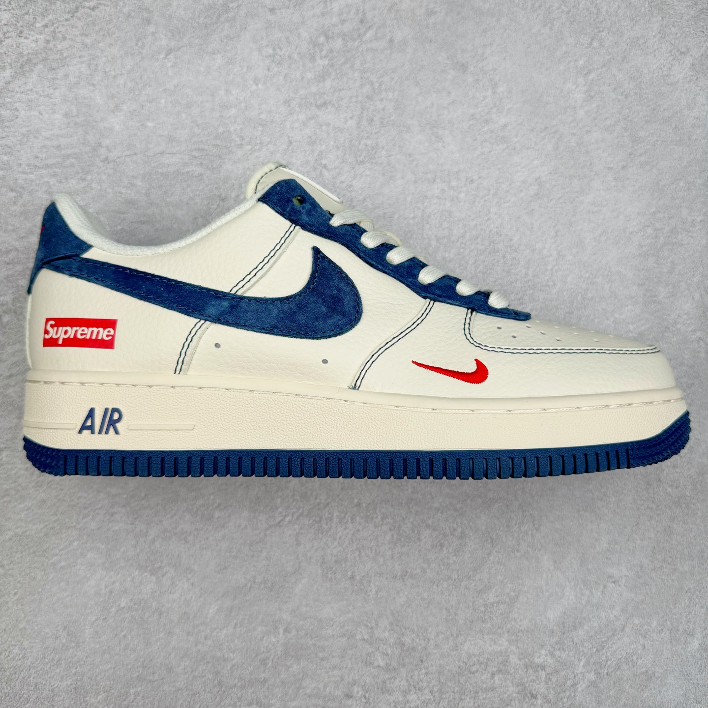 NK Air Force 1´07 Low 空军一号低帮百搭休闲运动板鞋 XZ3328-669 柔软、弹性十足的缓震性能和出色的中底设计 横跨复古与现代的外型结合 造就出风靡全球 三十多年的Force 1 直到今天还深受青睐 实拍调校N版已经零色差零失真 百分百还原实物色彩所见即所得 不存在货不对板色差等低级问题 选购参考实物拍摄 不混卖不参货 只用心做好货严格选品 承诺混一赔十 尺码：36 36.5 37.5 38 38.5 39 40 40.5 41 42 42.5 43 44 44.5 45-选品中心