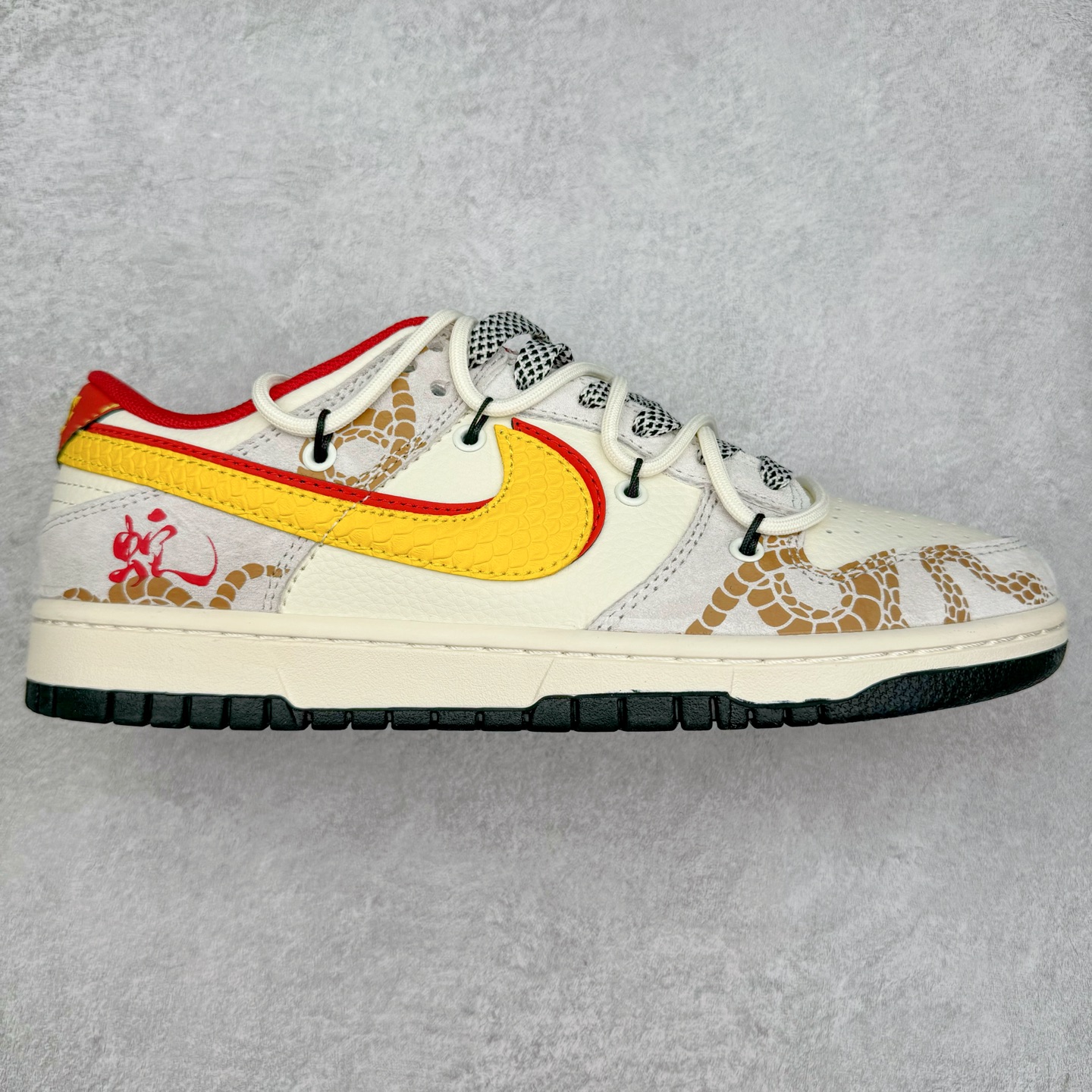 NK Dunk Low 定制配色 SJ2068-315 大厂出品 极力推荐 原装头层材料 独家版型蒸餾加工帶來的是更好的视觉和脚感体验大厂纯原品质出货 清洁度 电绣工艺 皮料切割干净无任何毛边 细节完美 实拍调校N版已经零色差零失真 百分百还原实物色彩所见即所得 不存在货不对板色差等低级问题 选购参考实物拍摄 不混卖不参货 只用心做好货严格选品 承诺混一赔十 尺码：36 36.5 37.5 38 38.5 39 40 40.5 41 42 42.5 43 44 44.5 45-选品中心