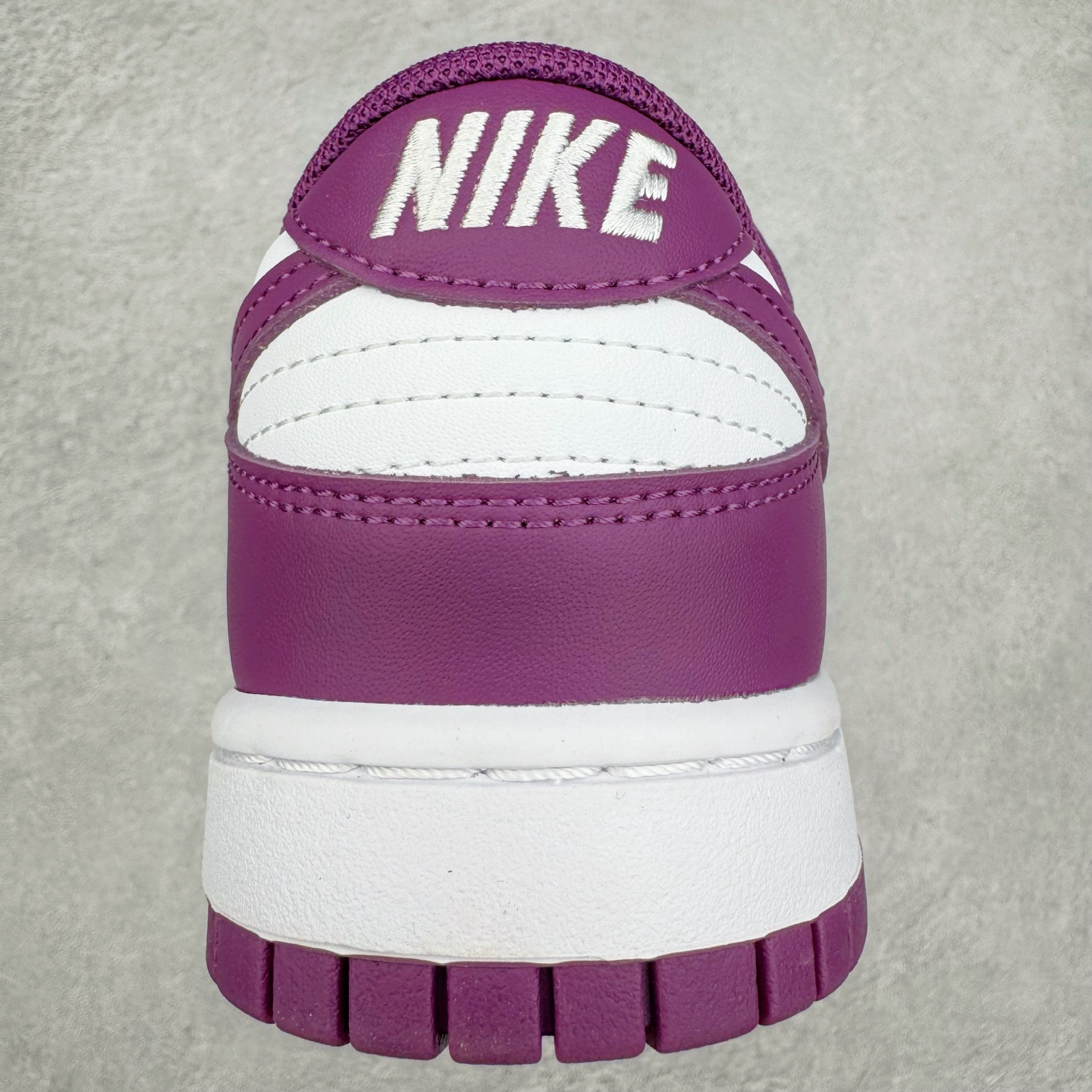 图片[8]-NK Dunk Low DV0833-107 全新支线性价比拉满 迎合行情定价 正确头层皮料 细节均购入原鞋校对开发 全套原纸板楦头加持 细节品控鞋型稳定 独家私模官方最新原厂磨具打造大底 鞋头坡度极致还原 原盒原配 玻璃冲刀 超高清洁度 全鞋零毛边皮料切割 正确中底布背胶中底布拉帮走线 尺码：36 36.5 37.5 38 38.5 39 40 40.5 41 42 42.5 43 44 44.5 45 46-选品中心