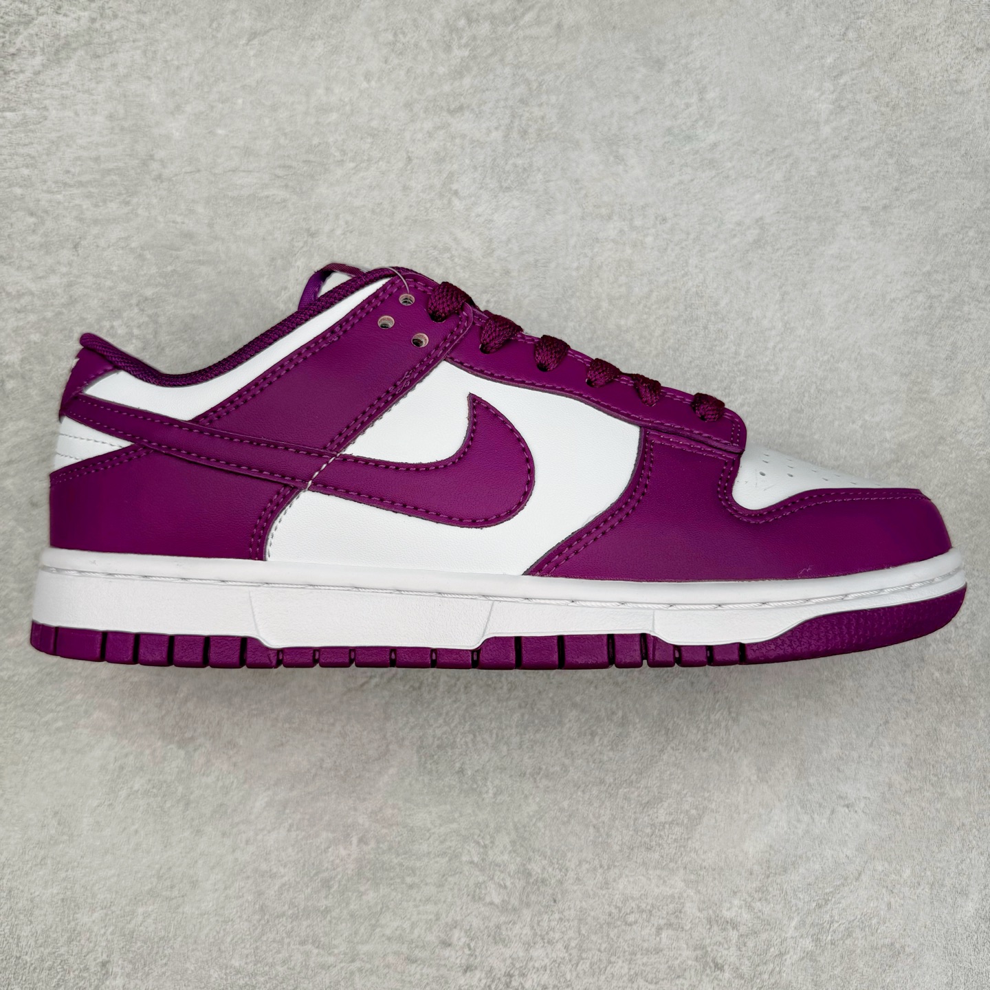 NK Dunk Low DV0833-107 全新支线性价比拉满 迎合行情定价 正确头层皮料 细节均购入原鞋校对开发 全套原纸板楦头加持 细节品控鞋型稳定 独家私模官方最新原厂磨具打造大底 鞋头坡度极致还原 原盒原配 玻璃冲刀 超高清洁度 全鞋零毛边皮料切割 正确中底布背胶中底布拉帮走线 尺码：36 36.5 37.5 38 38.5 39 40 40.5 41 42 42.5 43 44 44.5 45 46-选品中心