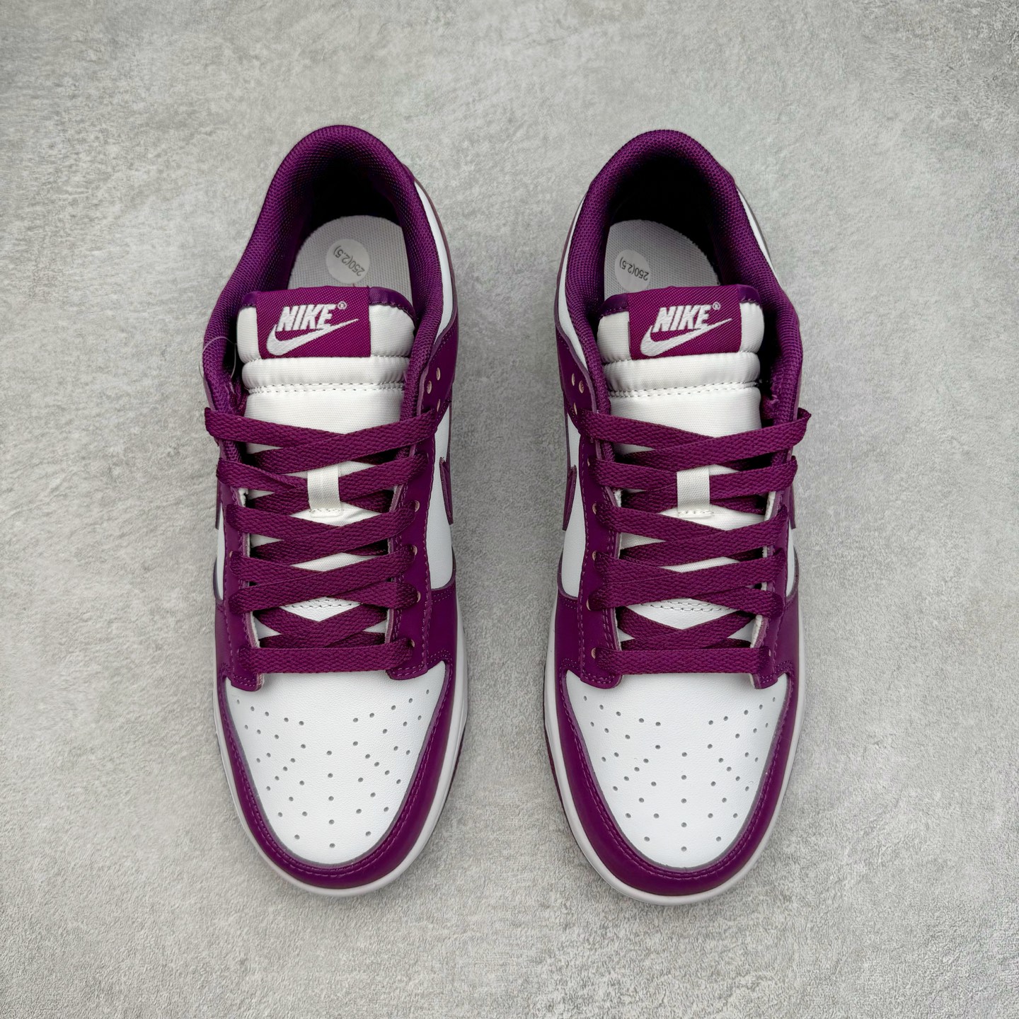 图片[2]-NK Dunk Low DV0833-107 全新支线性价比拉满 迎合行情定价 正确头层皮料 细节均购入原鞋校对开发 全套原纸板楦头加持 细节品控鞋型稳定 独家私模官方最新原厂磨具打造大底 鞋头坡度极致还原 原盒原配 玻璃冲刀 超高清洁度 全鞋零毛边皮料切割 正确中底布背胶中底布拉帮走线 尺码：36 36.5 37.5 38 38.5 39 40 40.5 41 42 42.5 43 44 44.5 45 46-选品中心