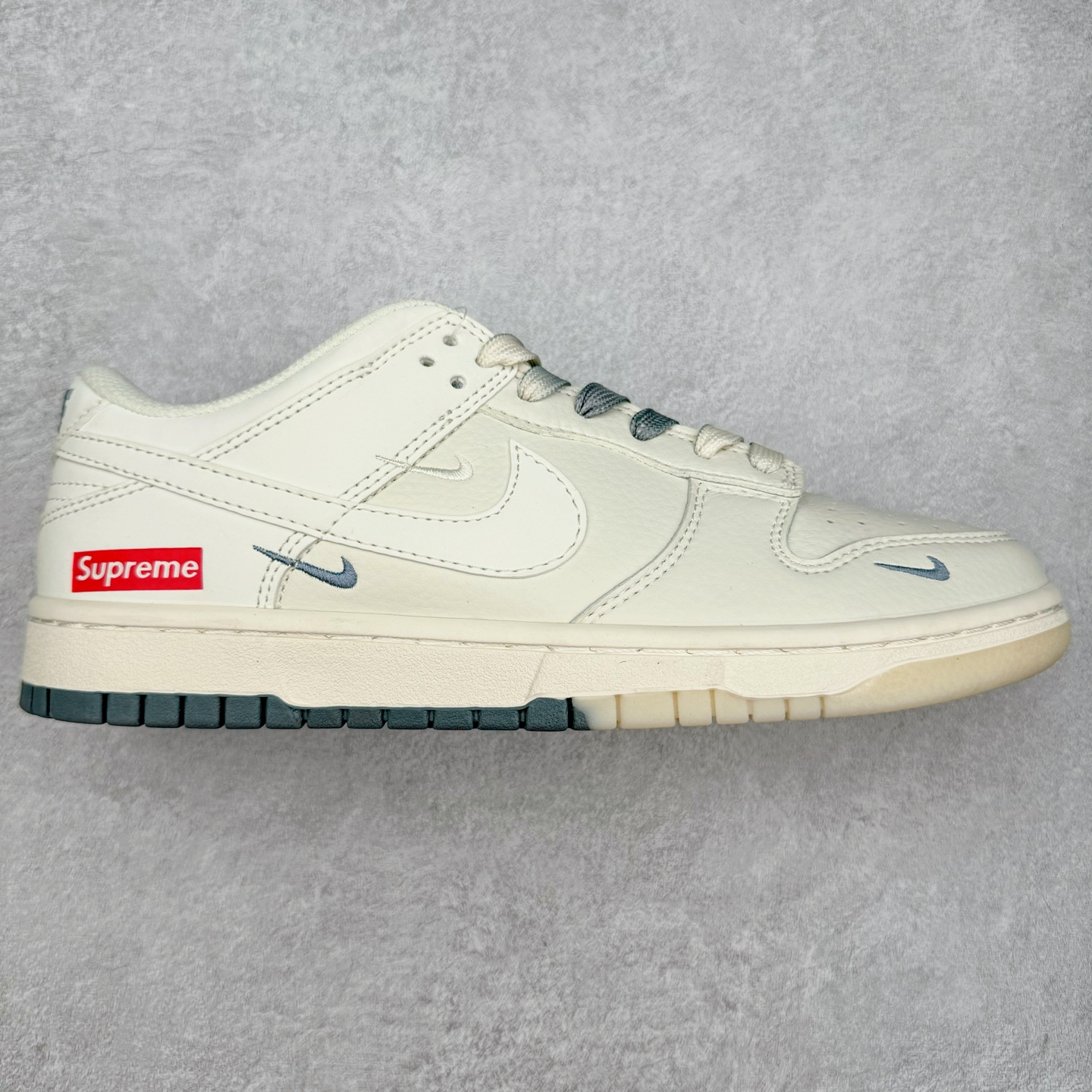 图片[9]-＃福利特价 NK Dunk Low 定制配色 大厂出品 极力推荐 原装头层材料 独家版型蒸餾加工帶來的是更好的视觉和脚感体验大厂纯原品质出货 清洁度 电绣工艺 皮料切割干净无任何毛边 细节完美 实拍调校N版已经零色差零失真 百分百还原实物色彩所见即所得 不存在货不对板色差等低级问题 选购参考实物拍摄 不混卖不参货 只用心做好货严格选品 承诺混一赔十 尺码：36 36.5 37.5 38 38.5 39 40 40.5 41 42 42.5 43 44 44.5 45 46-选品中心