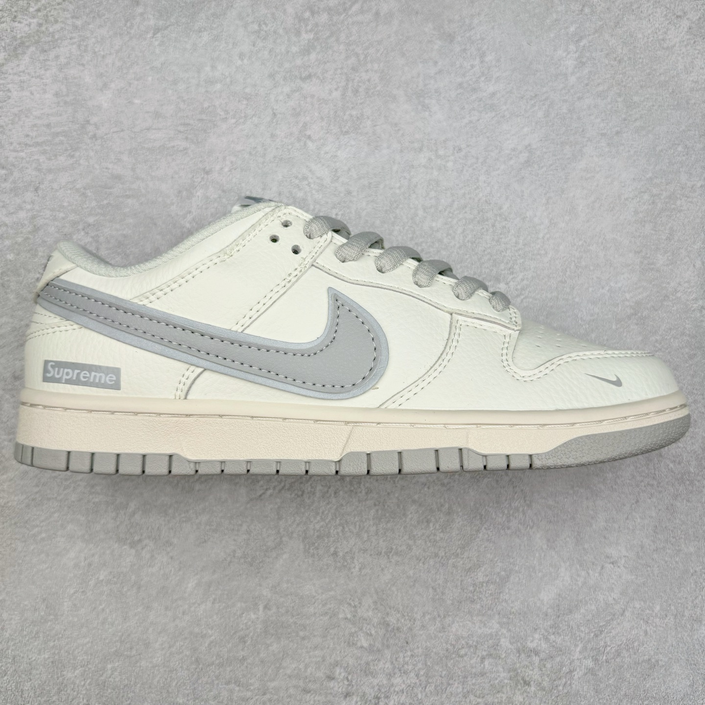 图片[4]-＃福利特价 NK Dunk Low 定制配色 大厂出品 极力推荐 原装头层材料 独家版型蒸餾加工帶來的是更好的视觉和脚感体验大厂纯原品质出货 清洁度 电绣工艺 皮料切割干净无任何毛边 细节完美 实拍调校N版已经零色差零失真 百分百还原实物色彩所见即所得 不存在货不对板色差等低级问题 选购参考实物拍摄 不混卖不参货 只用心做好货严格选品 承诺混一赔十 尺码：36 36.5 37.5 38 38.5 39 40 40.5 41 42 42.5 43 44 44.5 45 46-选品中心