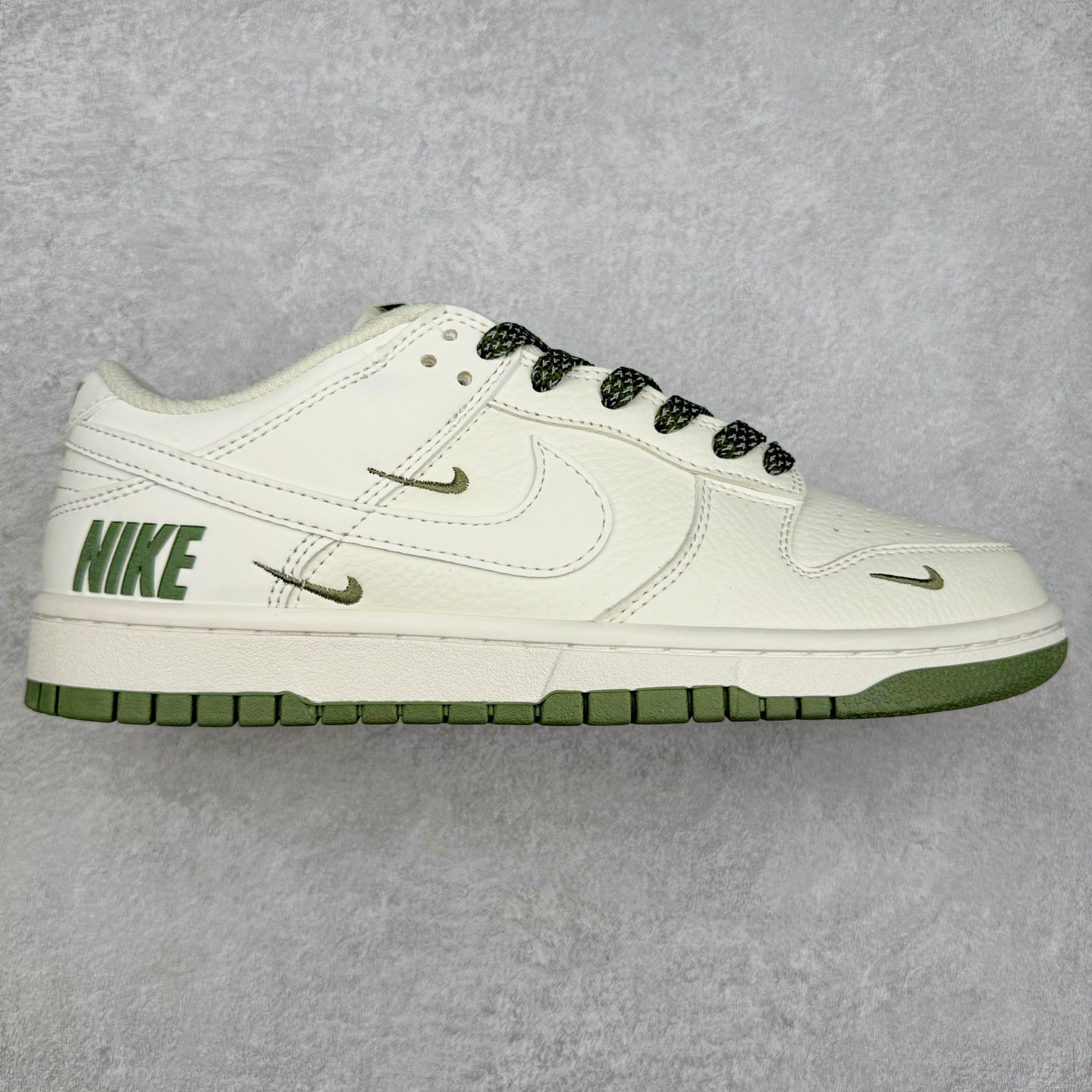 图片[8]-＃福利特价 NK Dunk Low 定制配色 大厂出品 极力推荐 原装头层材料 独家版型蒸餾加工帶來的是更好的视觉和脚感体验大厂纯原品质出货 清洁度 电绣工艺 皮料切割干净无任何毛边 细节完美 实拍调校N版已经零色差零失真 百分百还原实物色彩所见即所得 不存在货不对板色差等低级问题 选购参考实物拍摄 不混卖不参货 只用心做好货严格选品 承诺混一赔十 尺码：36 36.5 37.5 38 38.5 39 40 40.5 41 42 42.5 43 44 44.5 45 46-选品中心